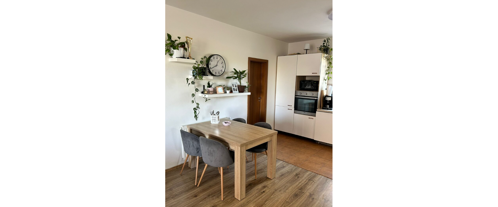 PRIESTRANNÝ 3-IZBOVÝ BYT S BALKÓNOM, PARKOVANÍM