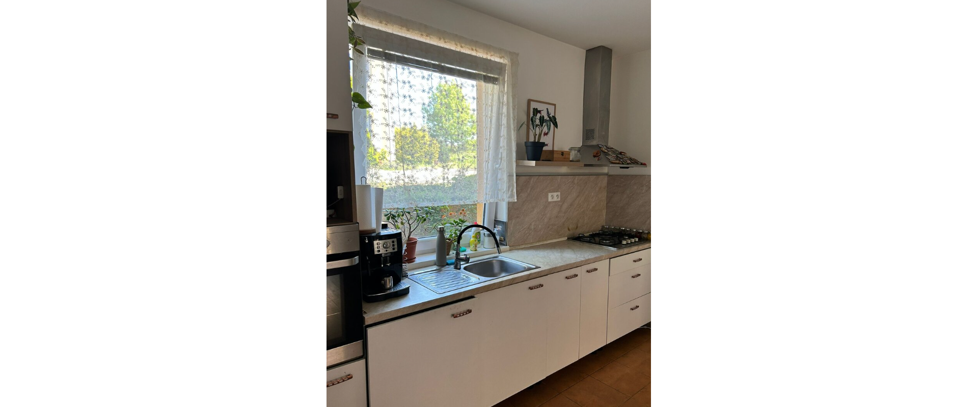 PRIESTRANNÝ 3-IZBOVÝ BYT S BALKÓNOM, PARKOVANÍM