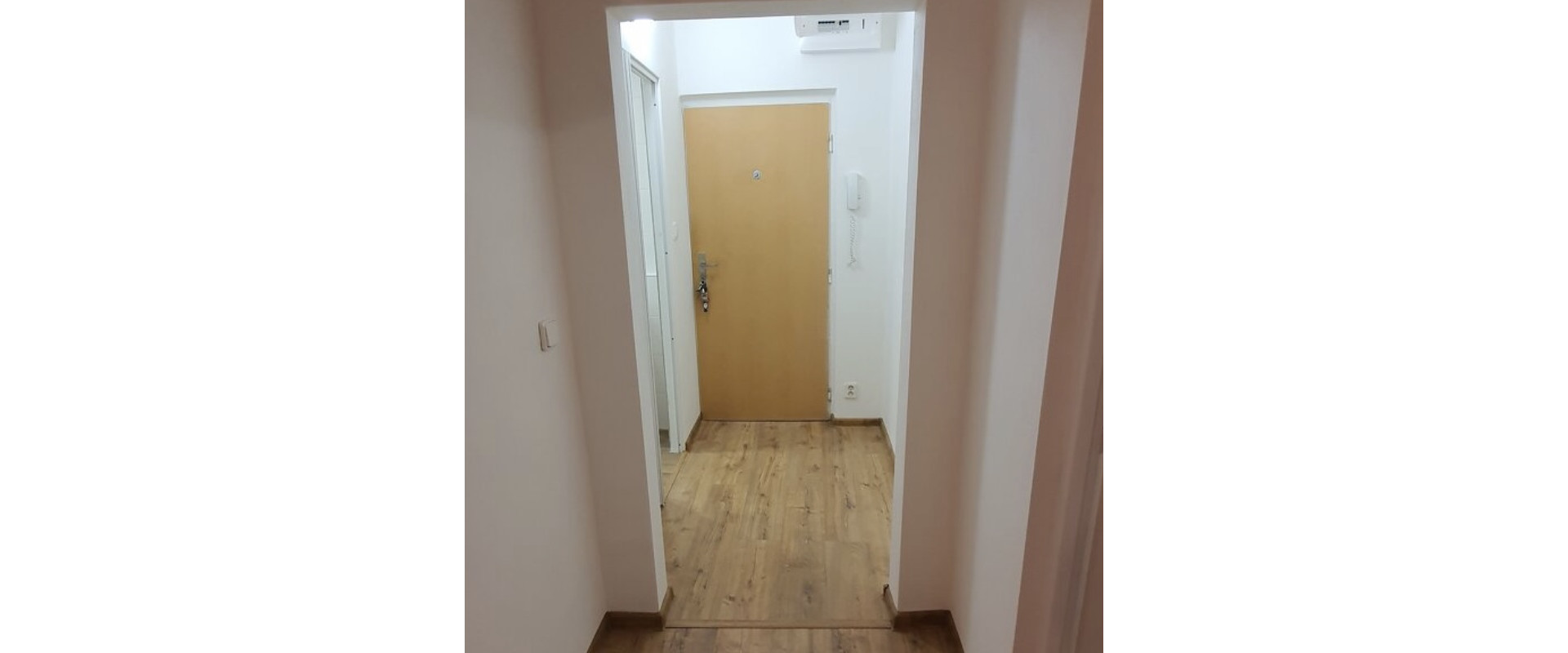 Prenájom zrekonštruovaného 1,5-izbového bytu v centre BB