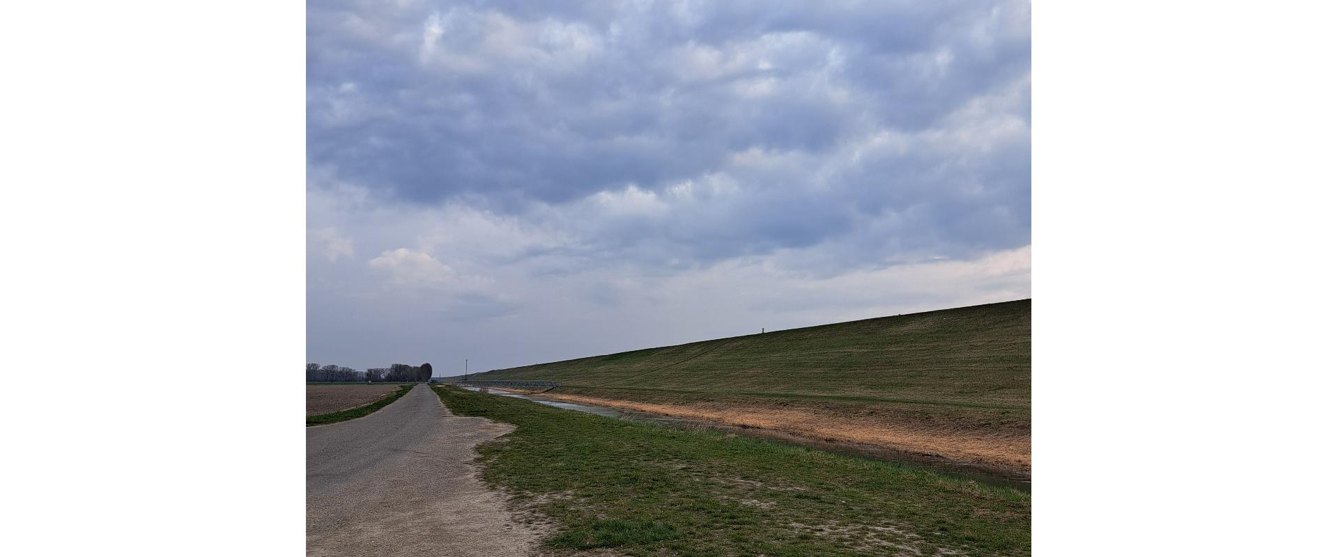Veľký 3izb. byt s veľkou terasou 35 min od BA