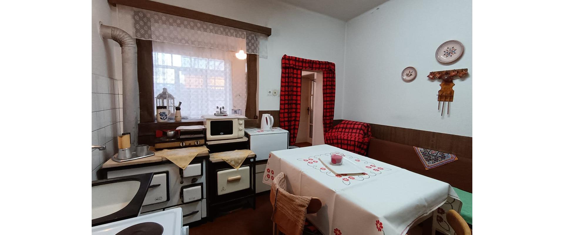Poctivý dom v centre Levíc: Tichá lokalita a skvelá cena
