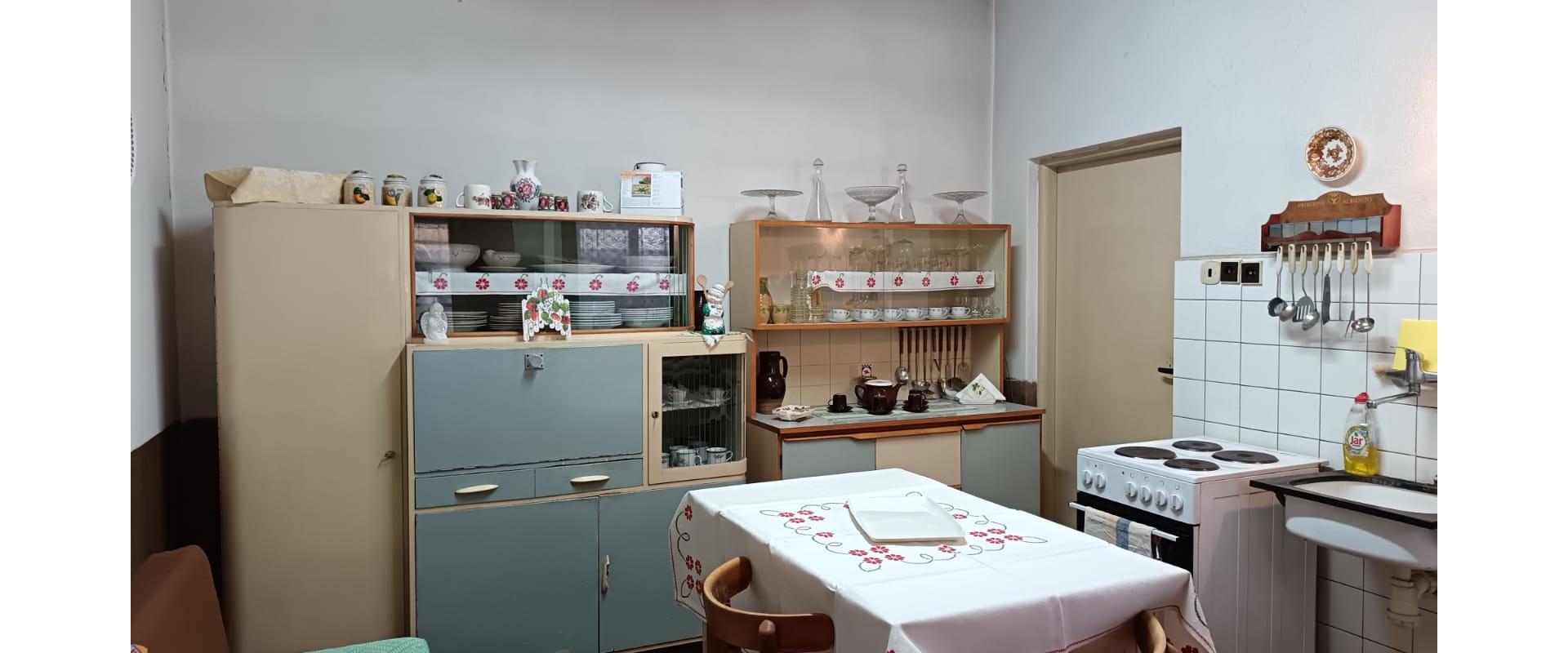 Poctivý dom v centre Levíc: Tichá lokalita a skvelá cena
