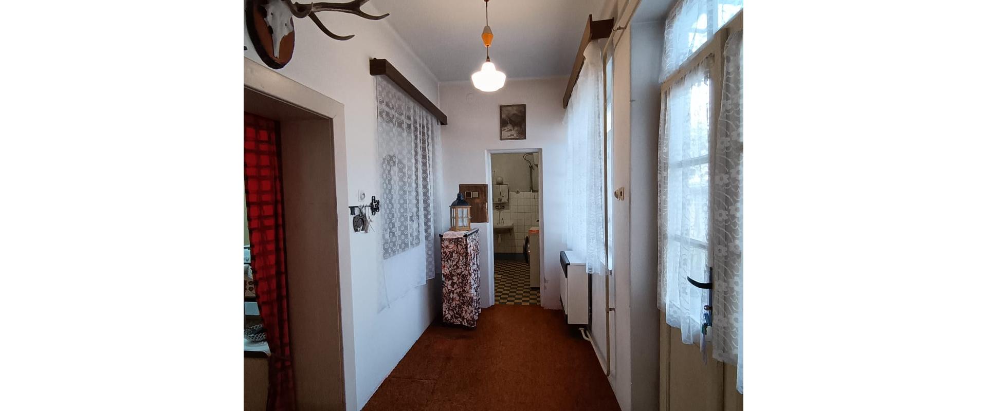 Poctivý dom v centre Levíc: Tichá lokalita a skvelá cena