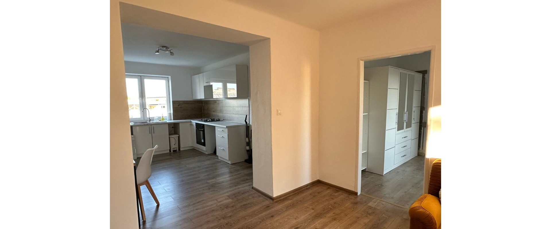 Slnečný 2-izbový byt s balkónom a parkovaním – Nové Zámky