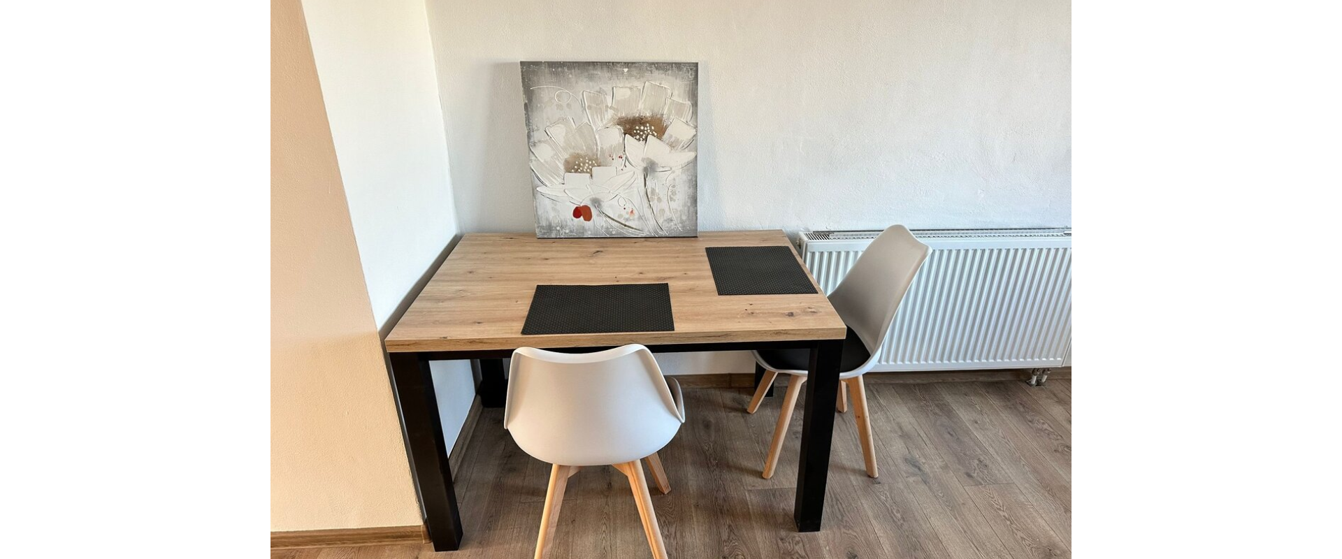 Slnečný 2-izbový byt s balkónom a parkovaním – Nové Zámky