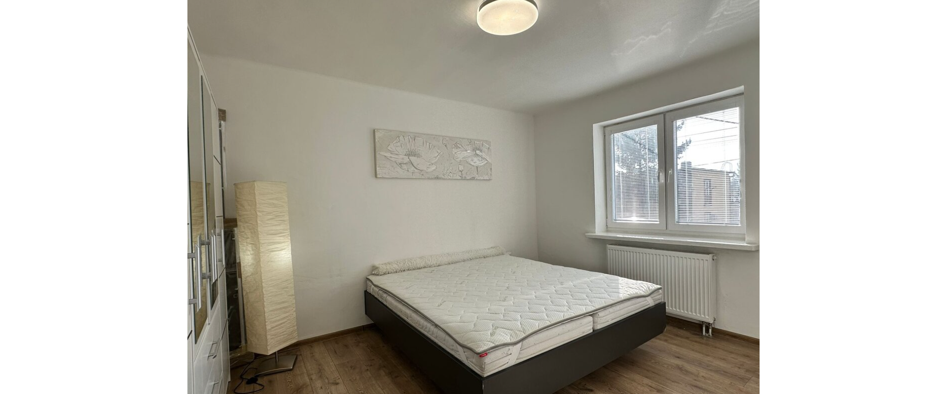 Slnečný 2-izbový byt s balkónom a parkovaním – Nové Zámky
