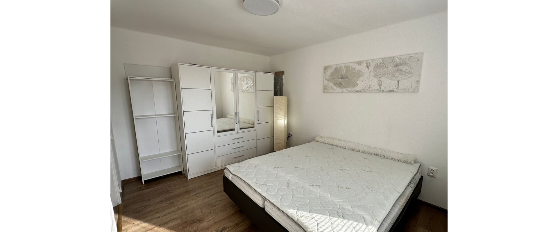 Slnečný 2-izbový byt s balkónom a parkovaním – Nové Zámky