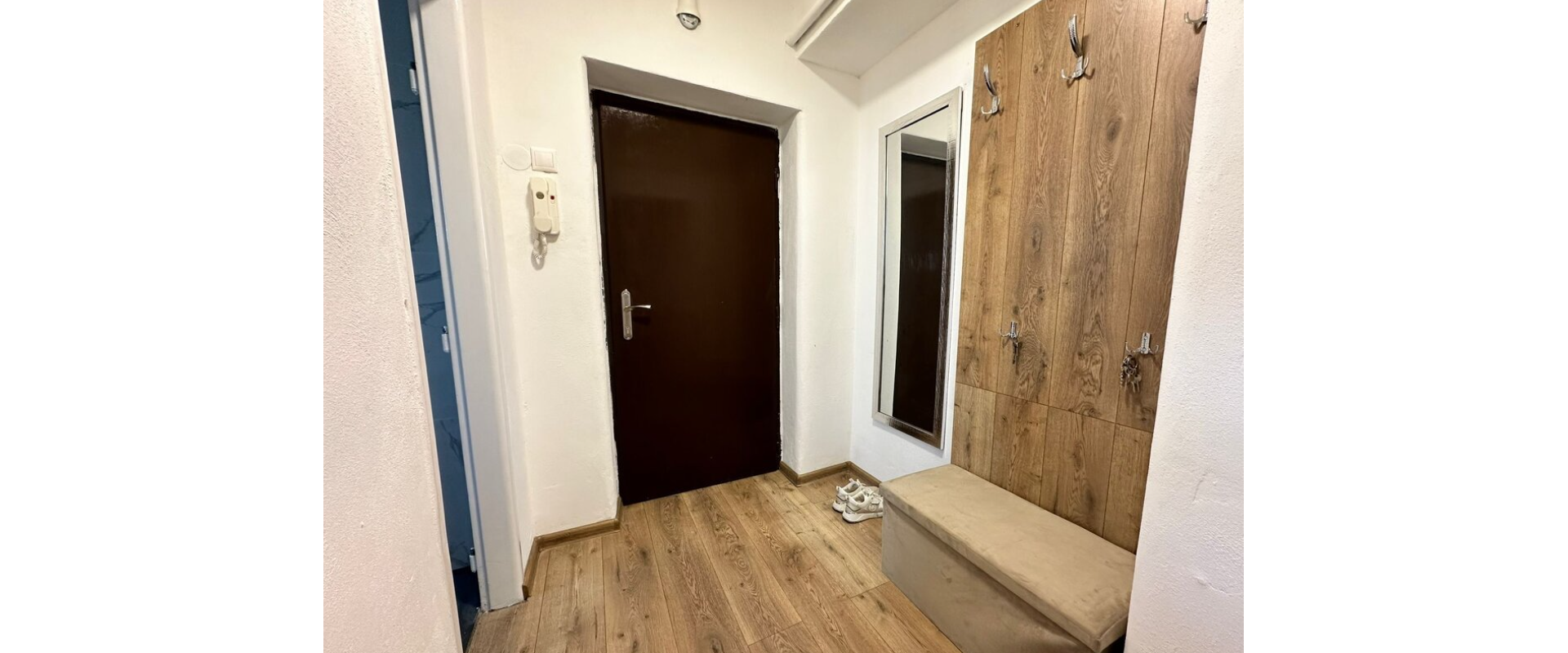 Slnečný 2-izbový byt s balkónom a parkovaním – Nové Zámky