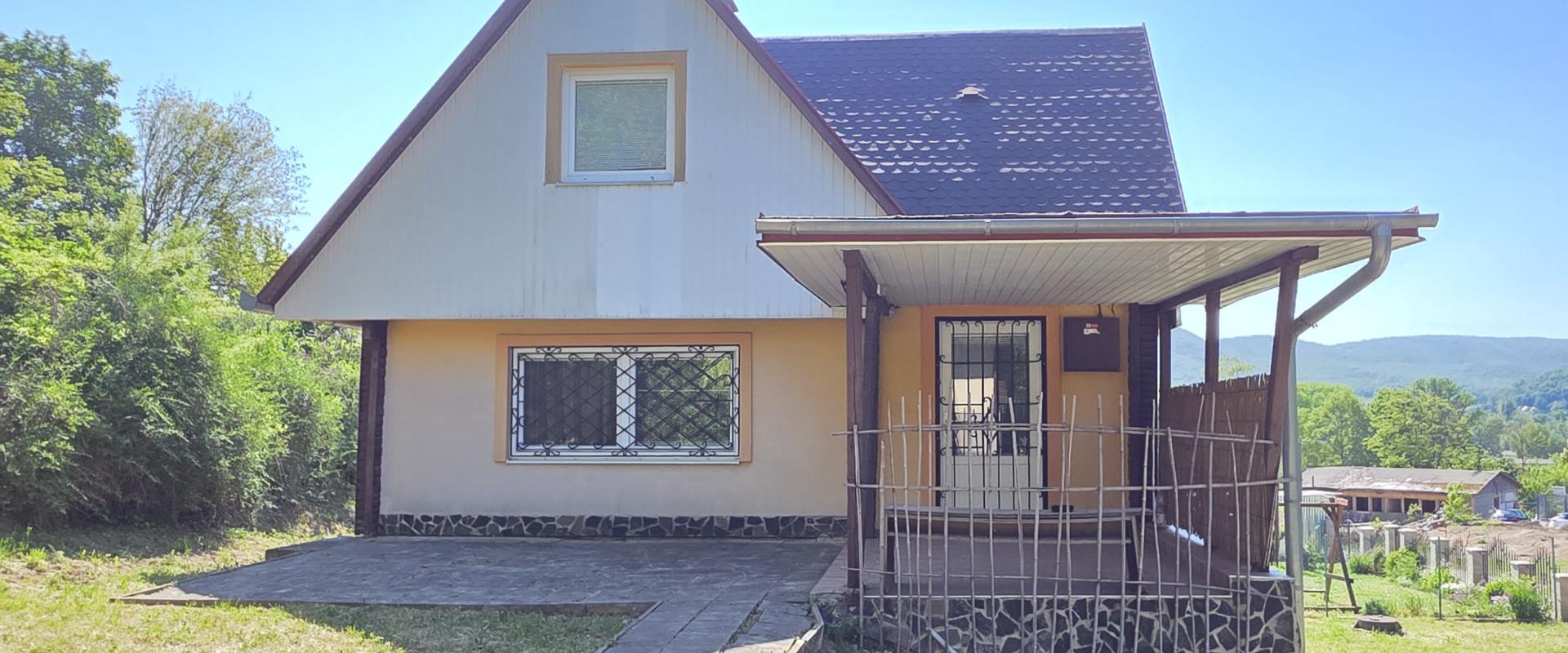 ZARIADENÁ CHATA PRI DUNAJI NEĎALEKO ŠTÚROVA