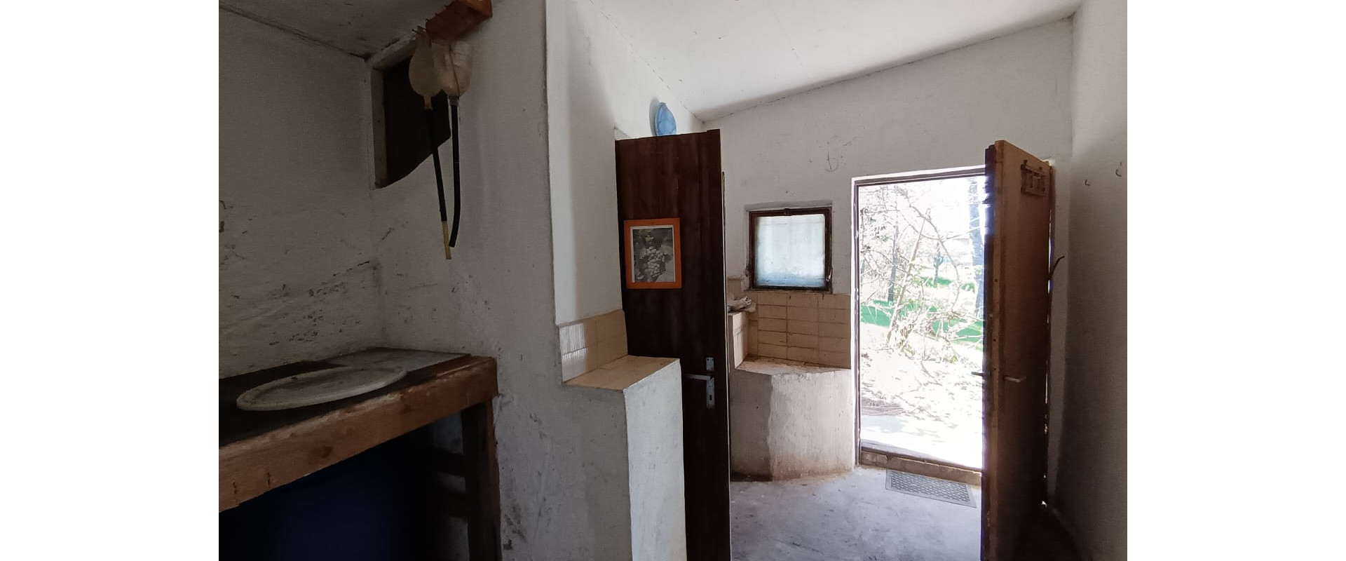 Viničný dom s unikátnou pivnicou: Možnosť trvalého pobytu