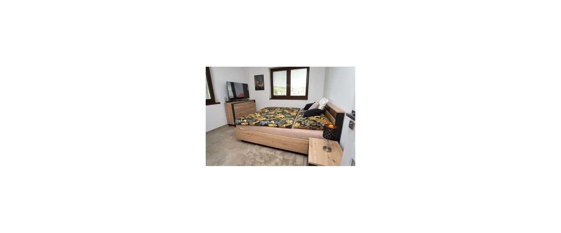 Priestranný 4-izbový byt s vlastným vchodom vo Višňovom.