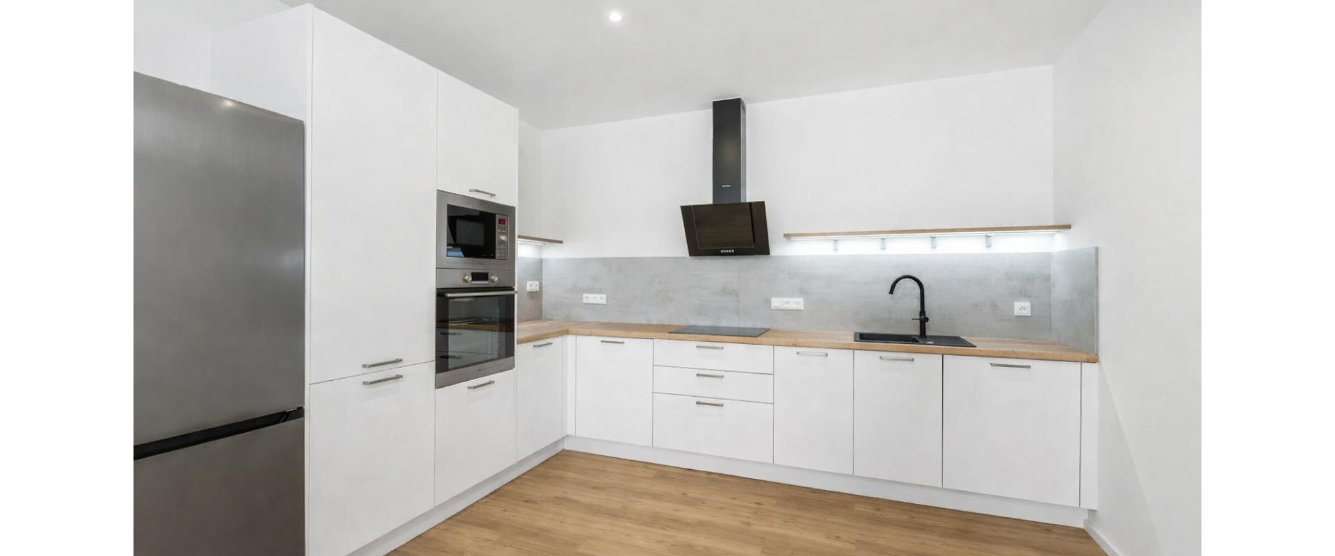 PREDAJ - Slnečný 3 izbový byt - loggia + parkovacie státie - Vinohrady - Nové Mesto