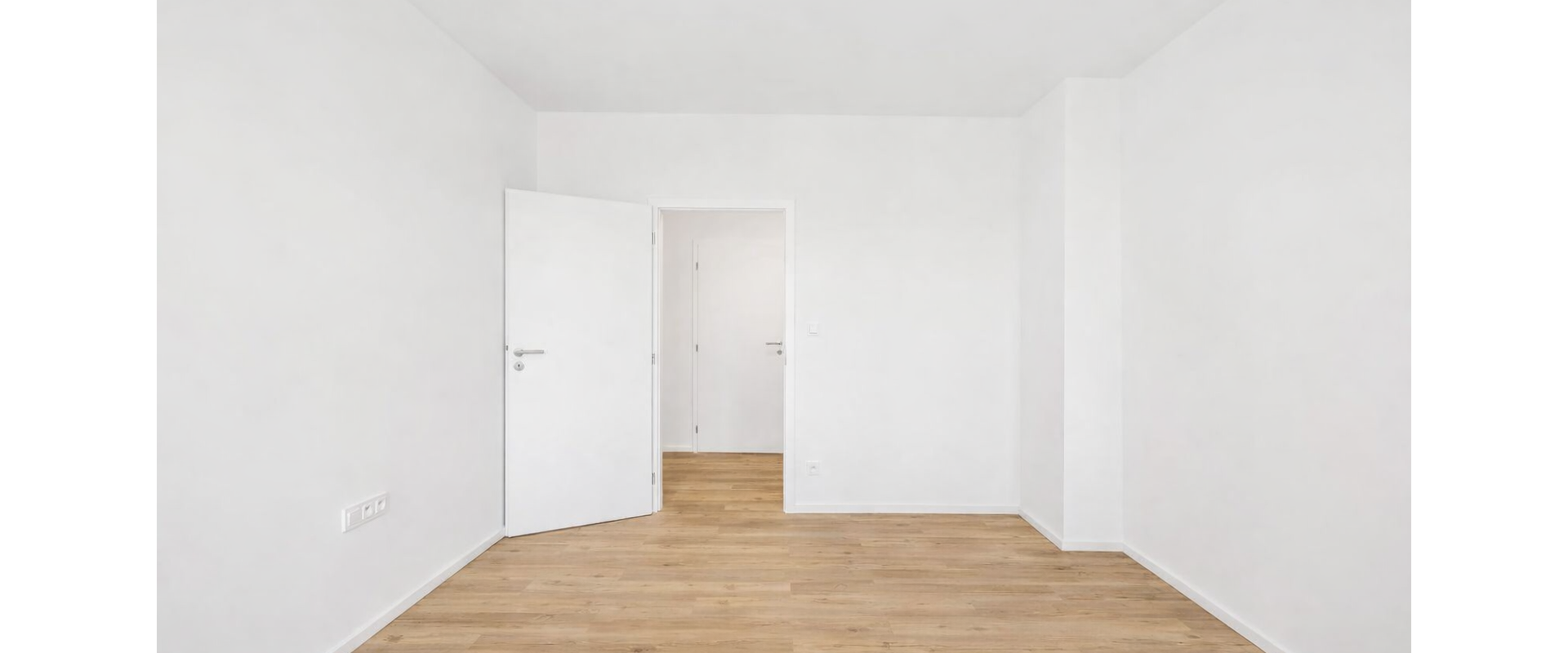 PREDAJ - Slnečný 3 izbový byt - loggia + parkovacie státie - Vinohrady - Nové Mesto