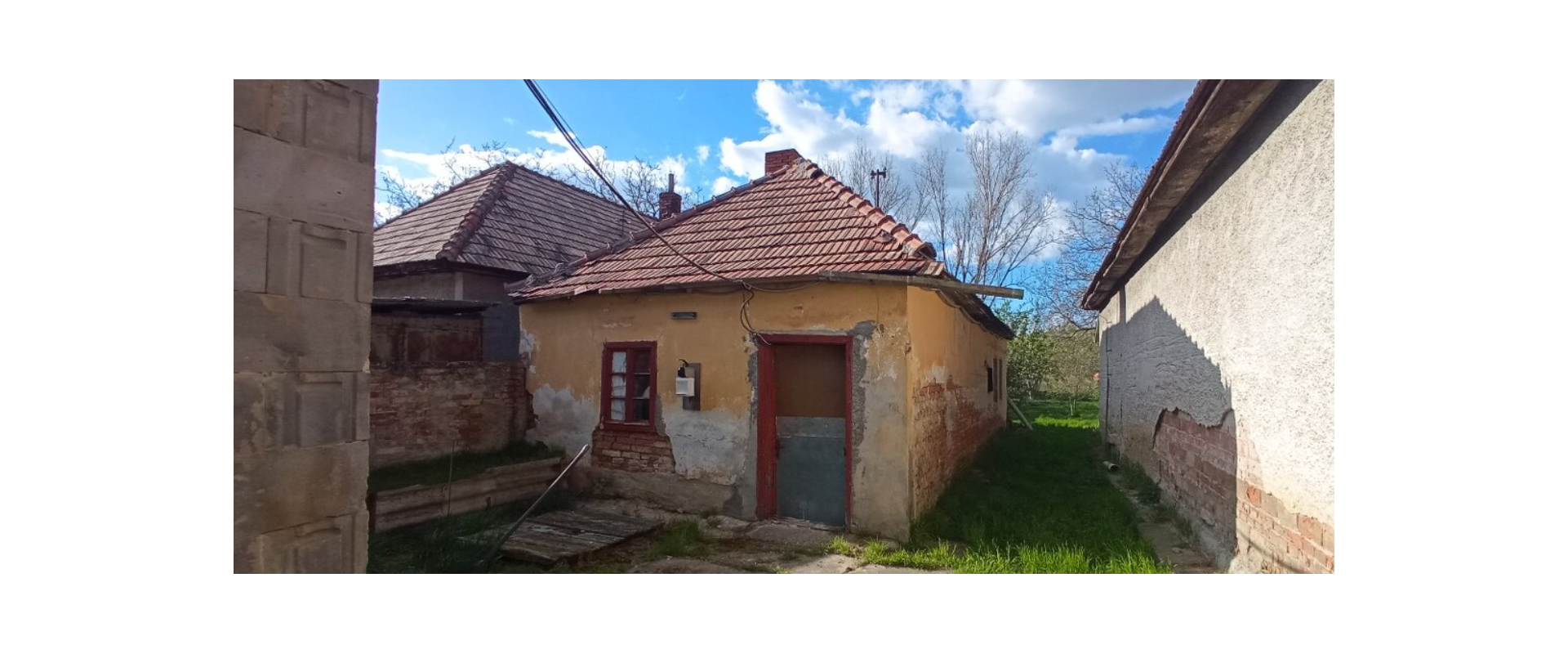 RODINNÝ DOM S NOVOU STRECHOU A VEĽKÝM POTENCIÁLOM - REZERVOVANE