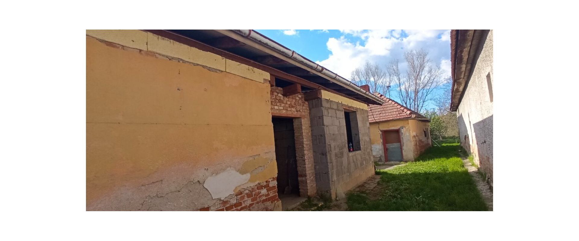 RODINNÝ DOM S NOVOU STRECHOU A VEĽKÝM POTENCIÁLOM - REZERVOVANE