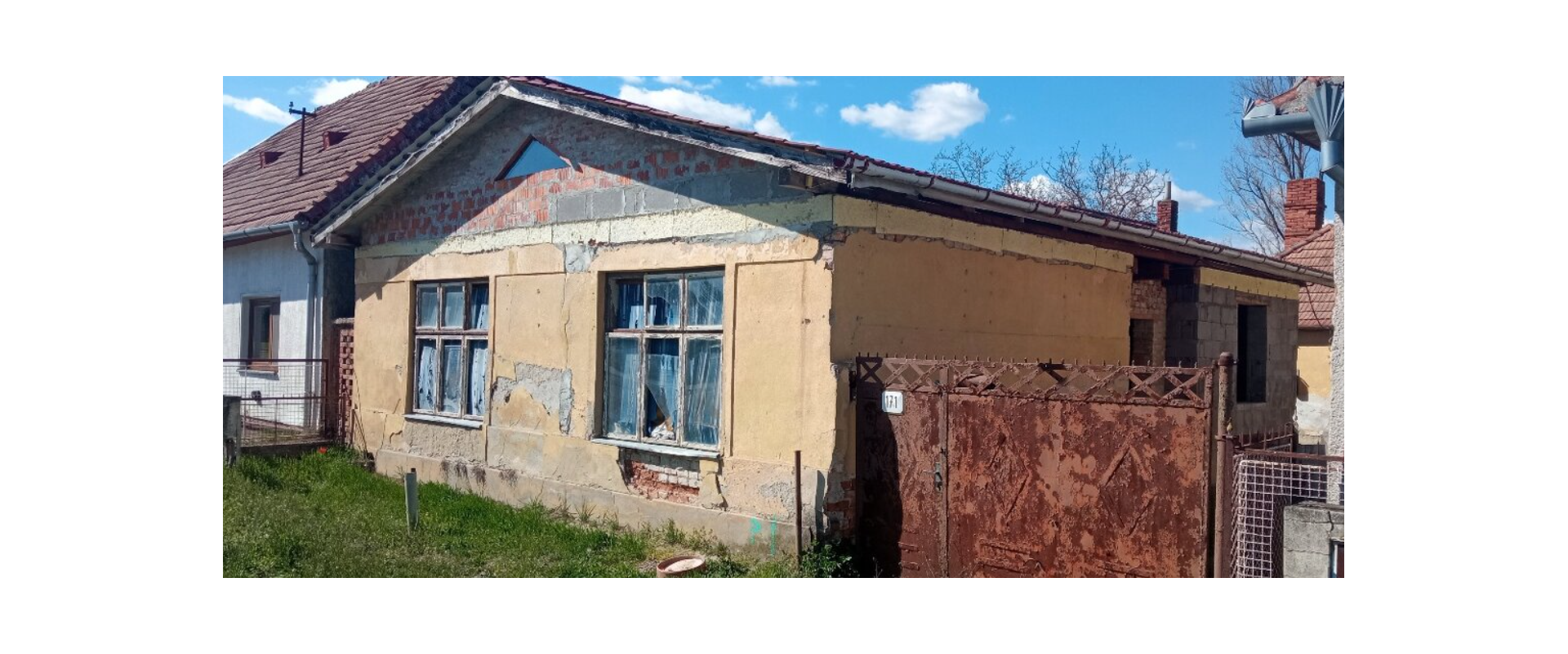 RODINNÝ DOM S NOVOU STRECHOU A VEĽKÝM POTENCIÁLOM - REZERVOVANE