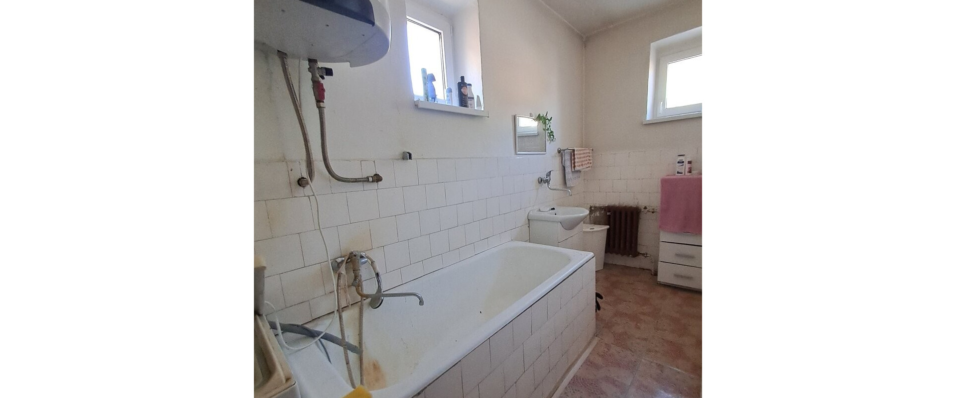 Na predaj rodinný dom s rozľahlým pozemkom v Považskom Chlmci