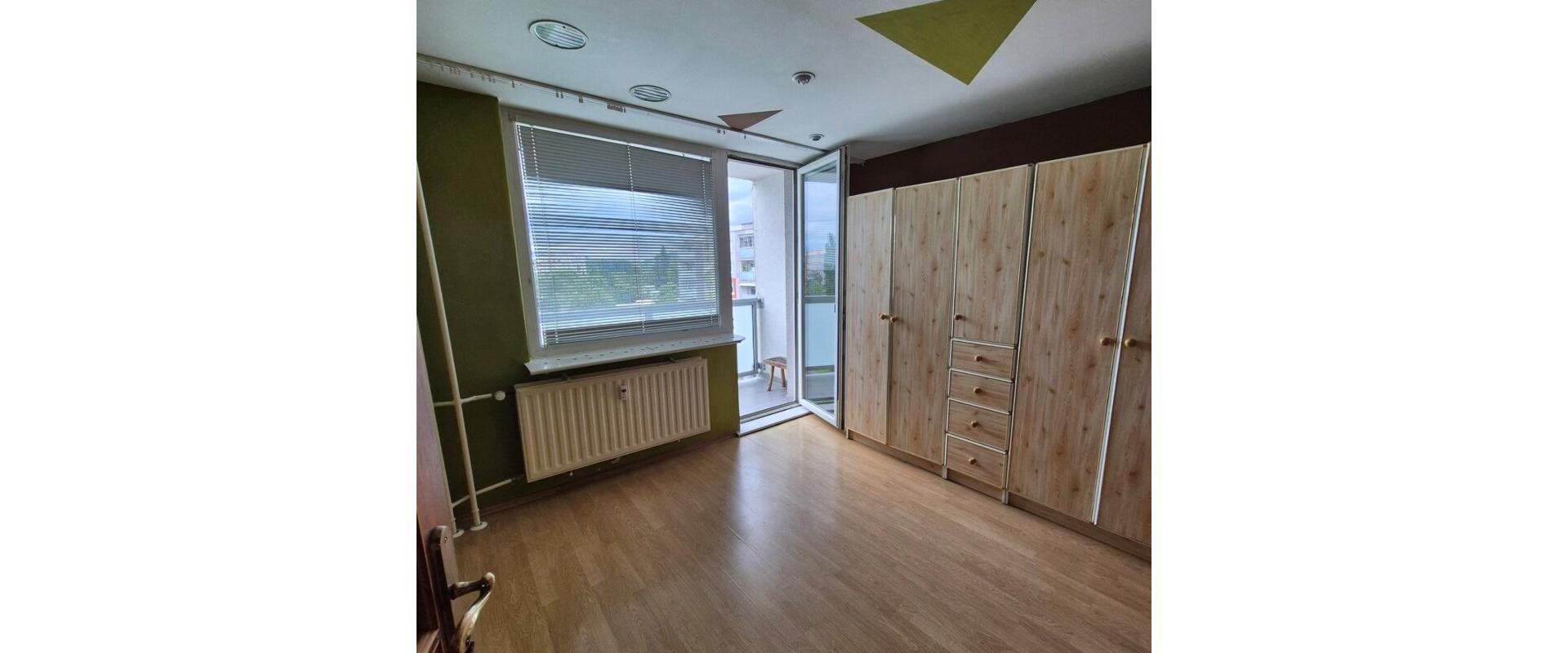 Predaj 3-izbový byt s loggiou | Nad jazerom, Rovníková ulica