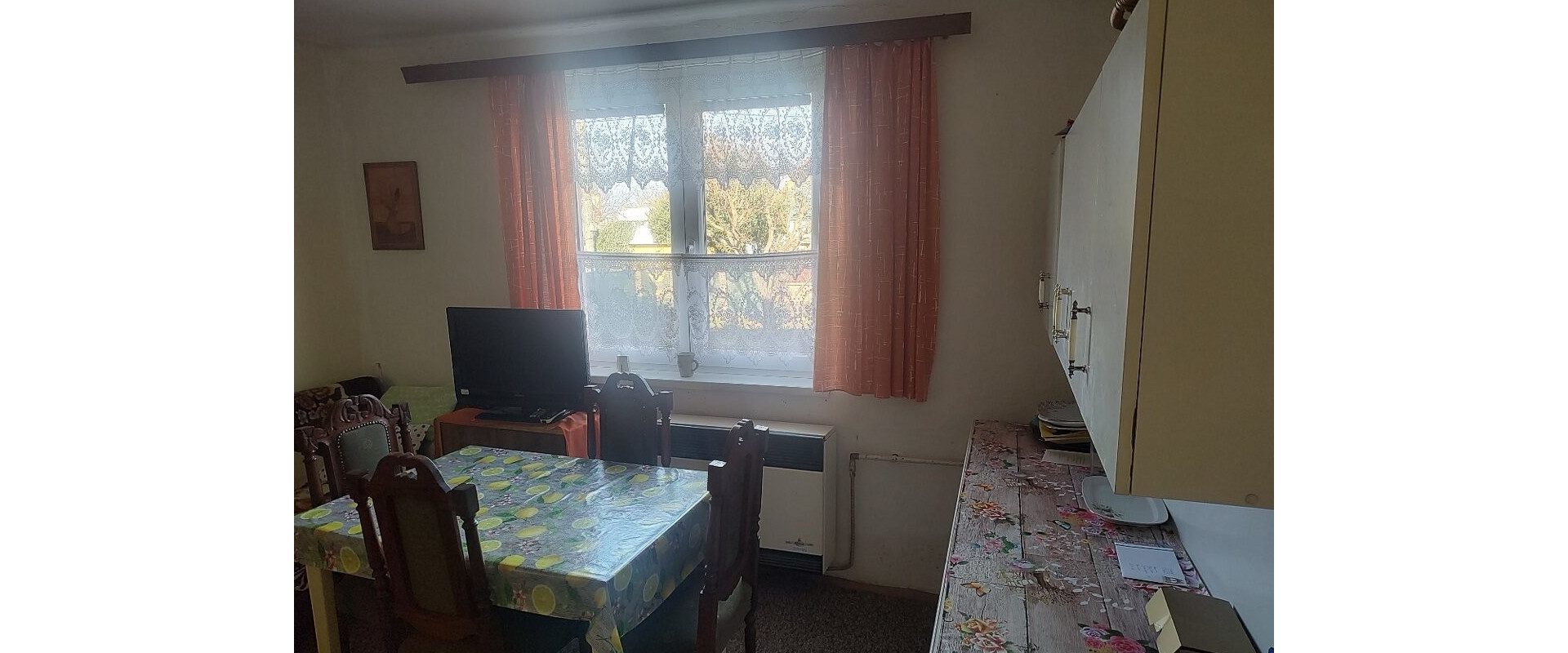 Dvojpodlažný dom na predaj, v obci pár minút autom od Žiliny