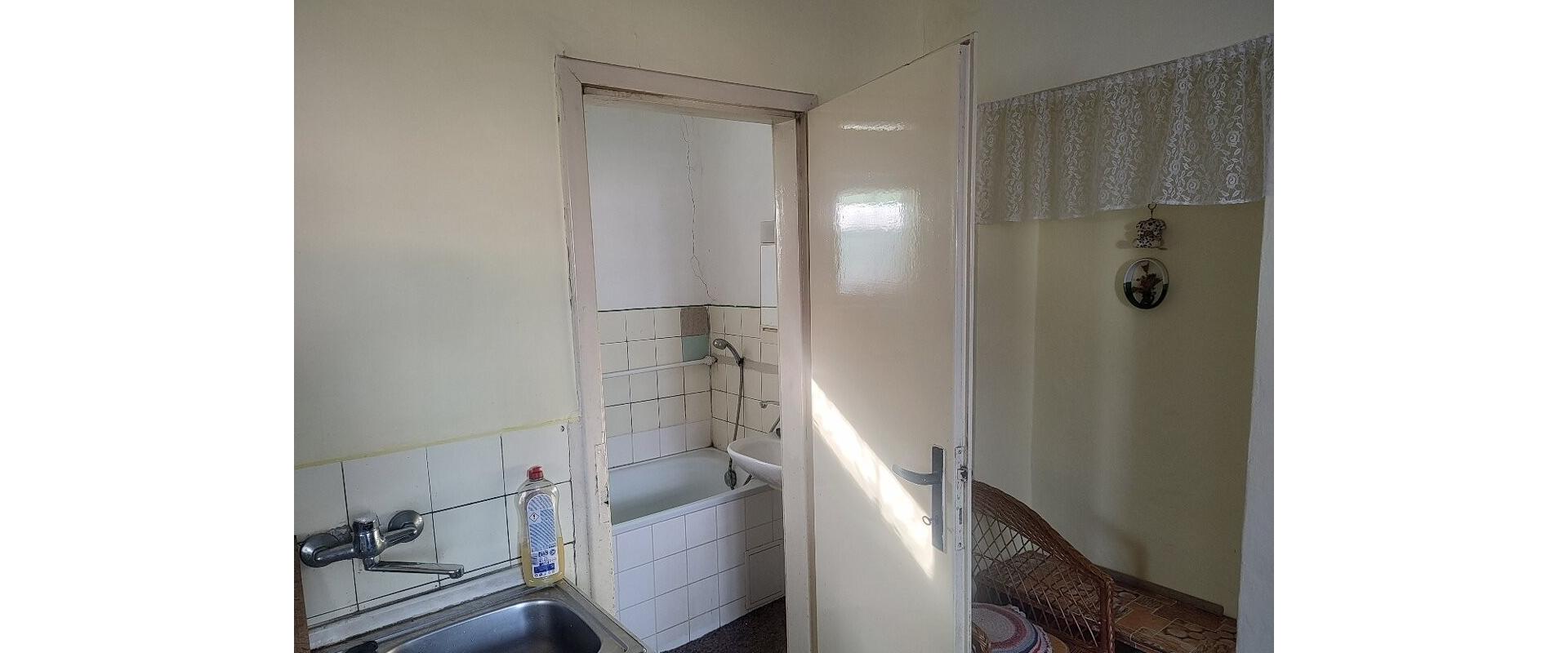 Dvojpodlažný dom na predaj, v obci pár minút autom od Žiliny