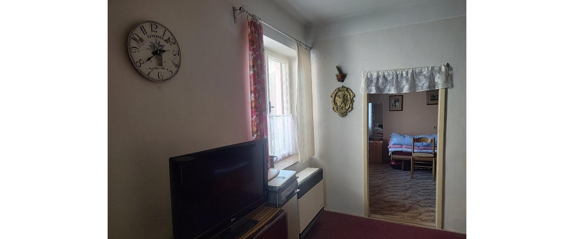 Dvojpodlažný dom na predaj, v obci pár minút autom od Žiliny