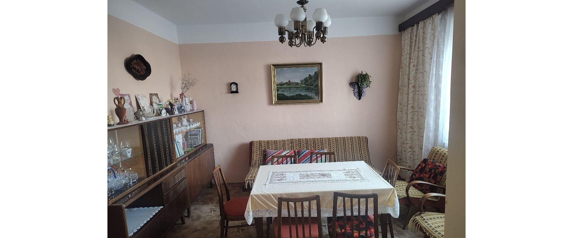 Dvojpodlažný dom na predaj, v obci pár minút autom od Žiliny