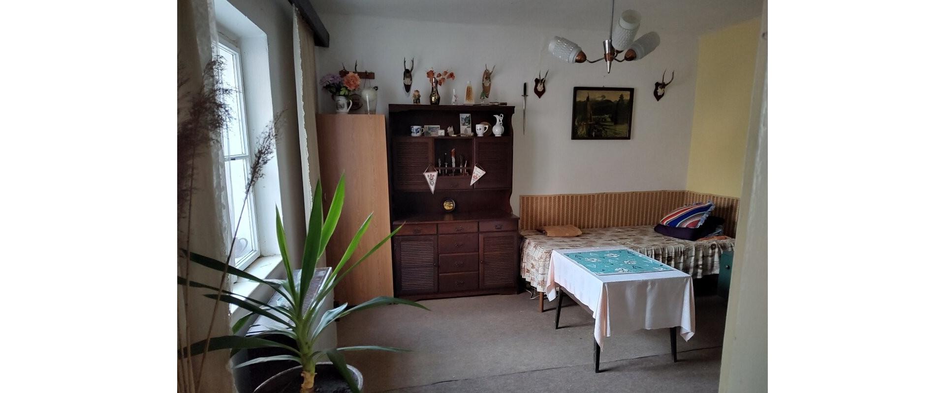 Dvojpodlažný dom na predaj, v obci pár minút autom od Žiliny