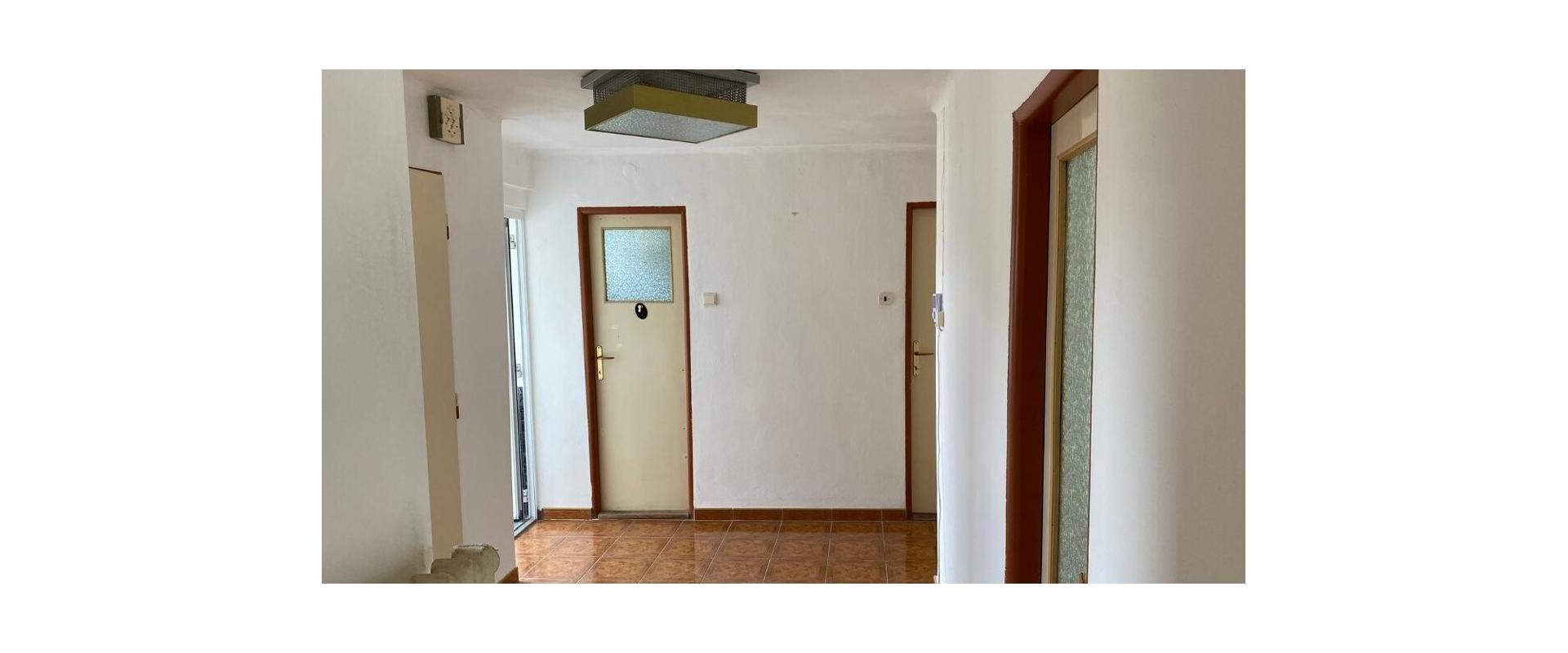 Rodinný dom na predaj s garážou, terasou – Handlová