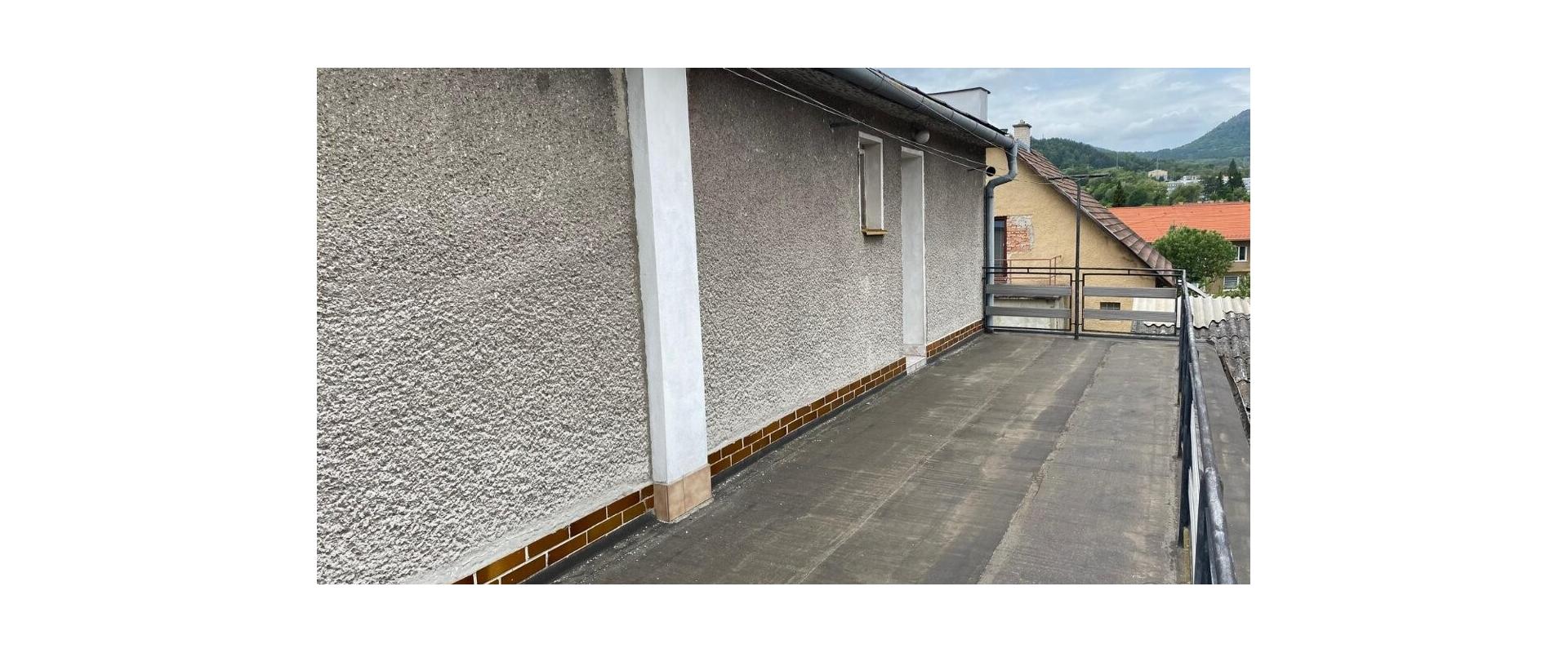 Rodinný dom na predaj s garážou, terasou – Handlová