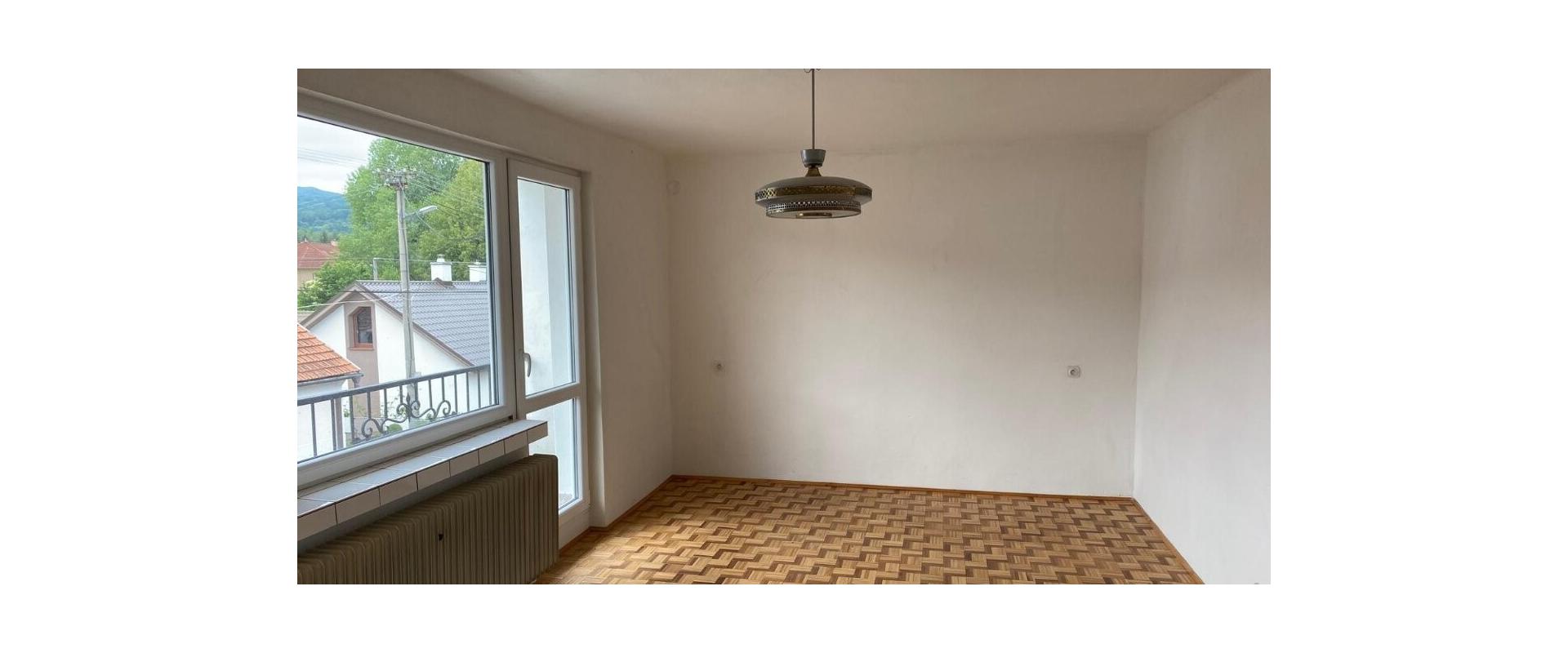 Rodinný dom na predaj s garážou, terasou – Handlová