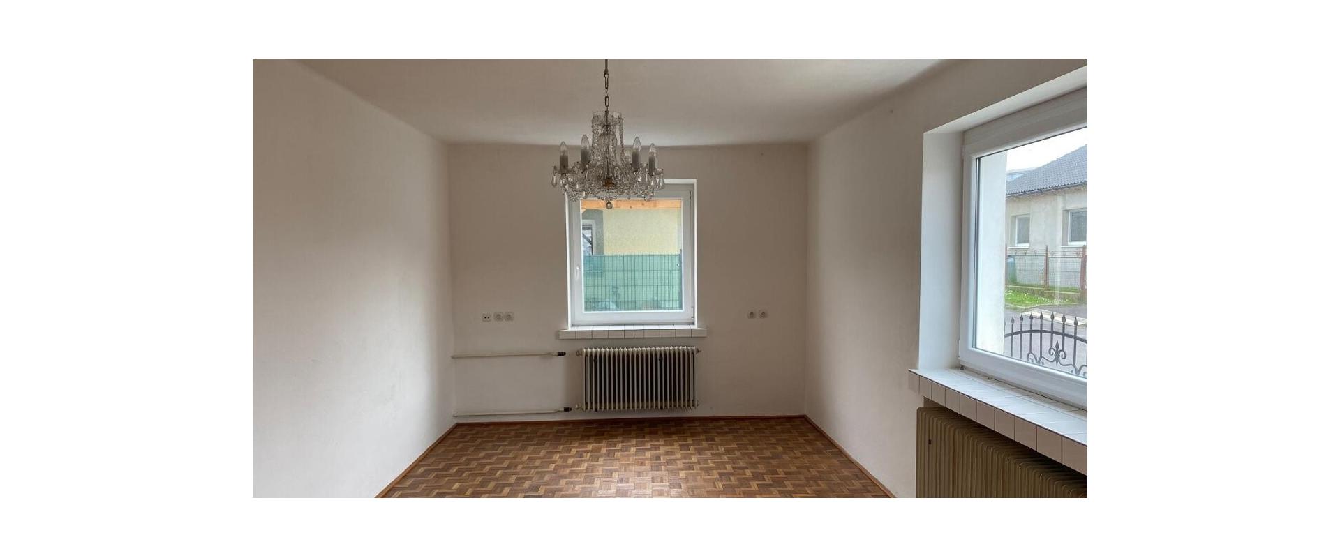 Rodinný dom na predaj s garážou, terasou – Handlová