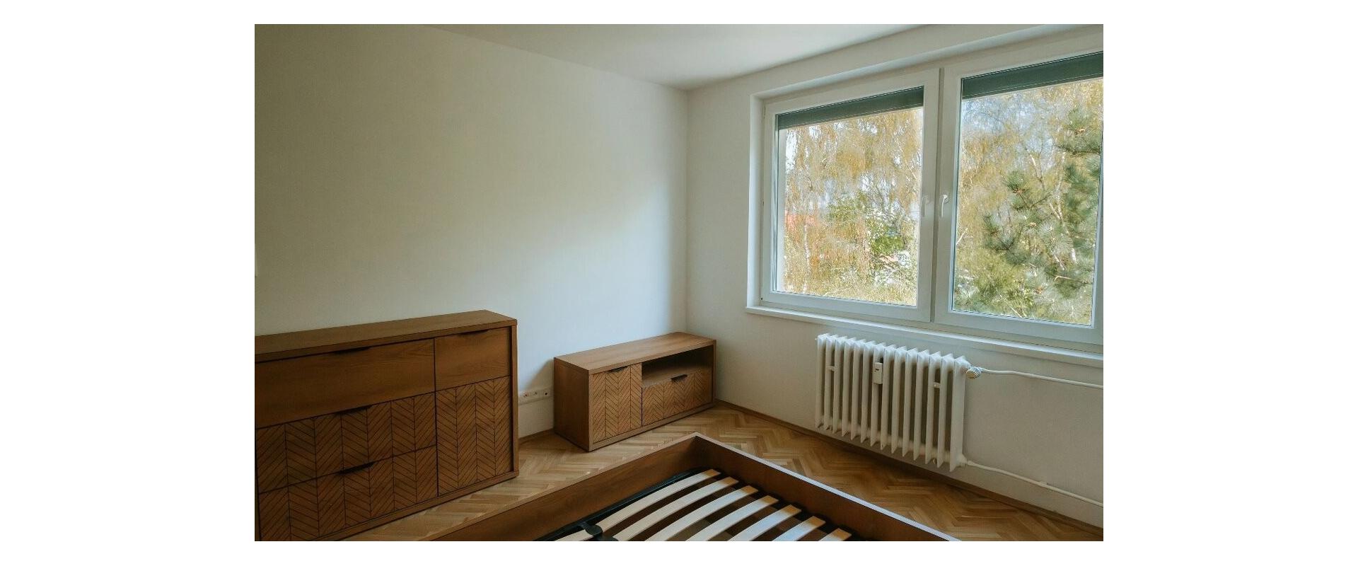 Slnečný, kompletne zrekonštruovaný 1-izbový byt na prenájom.