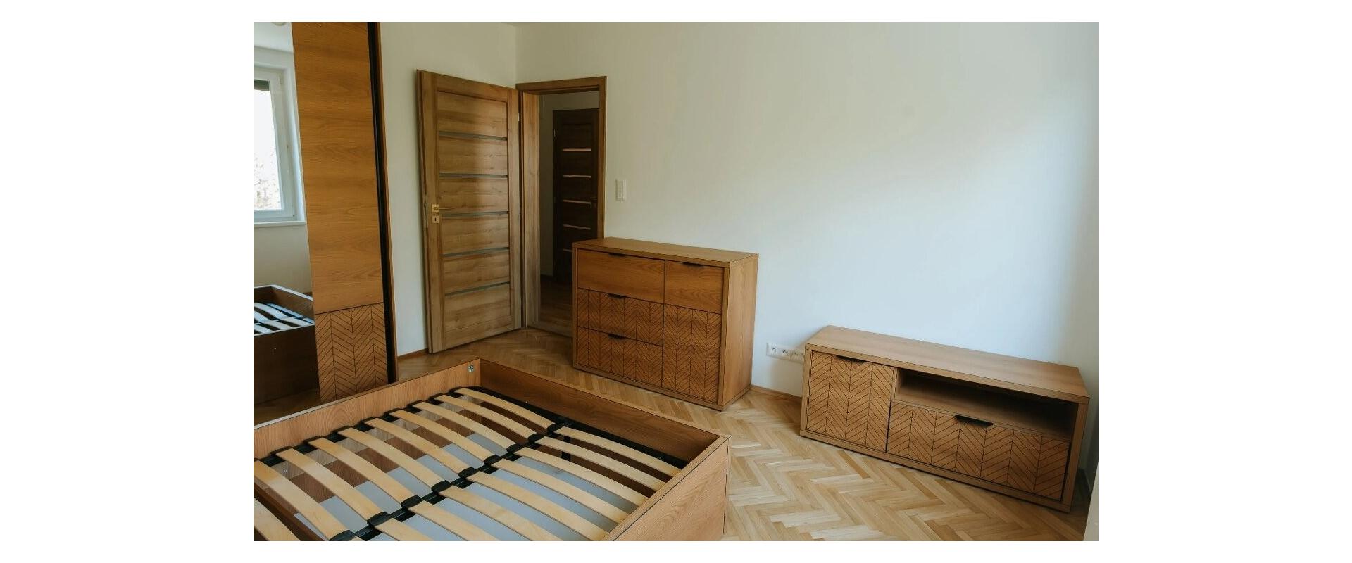 Slnečný, kompletne zrekonštruovaný 1-izbový byt na prenájom.