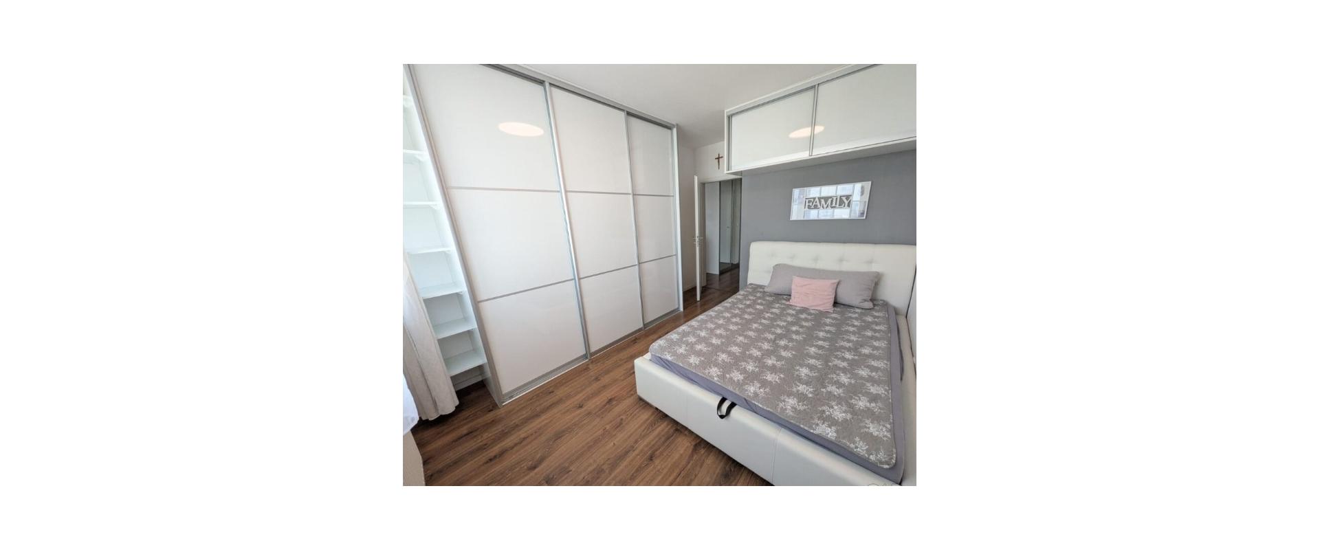 Moderný 2-izbový byt s balkónom a výhľadom