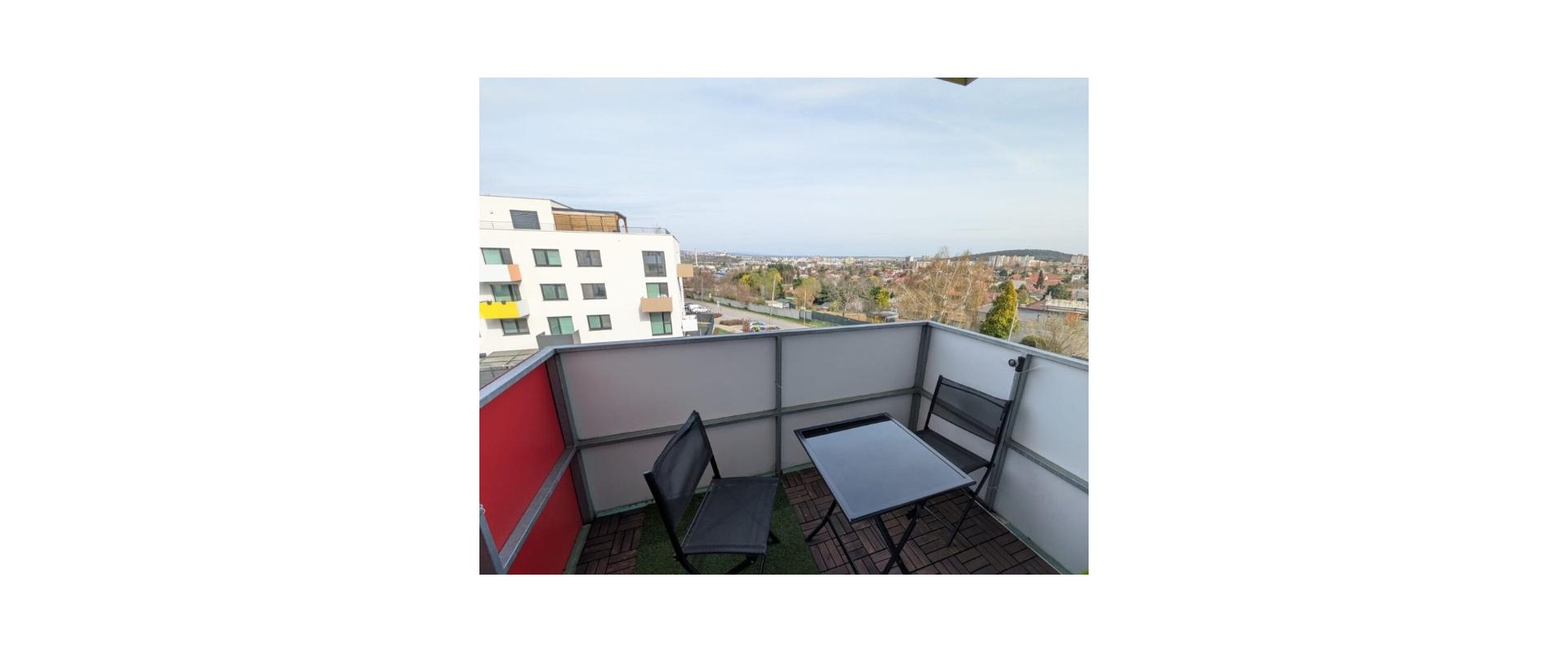 Moderný 2-izbový byt s balkónom a výhľadom