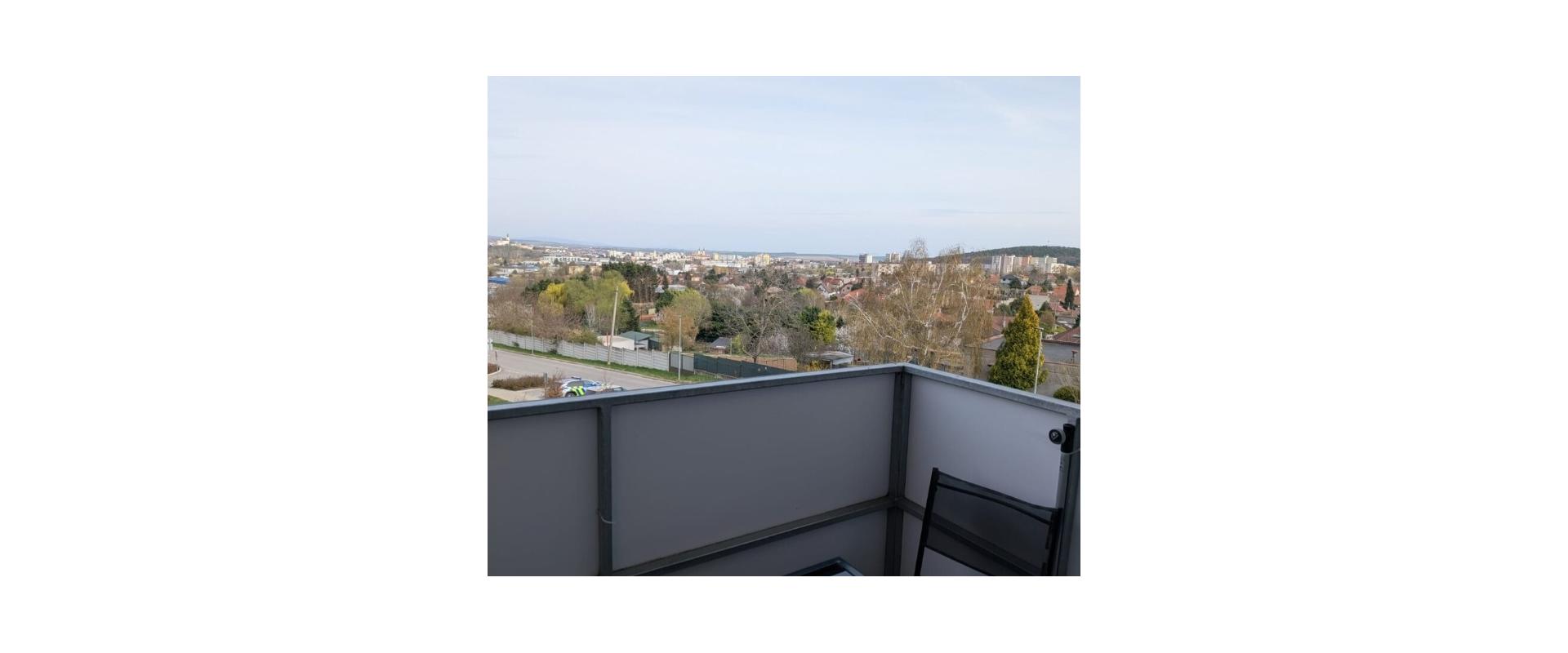 Moderný 2-izbový byt s balkónom a výhľadom