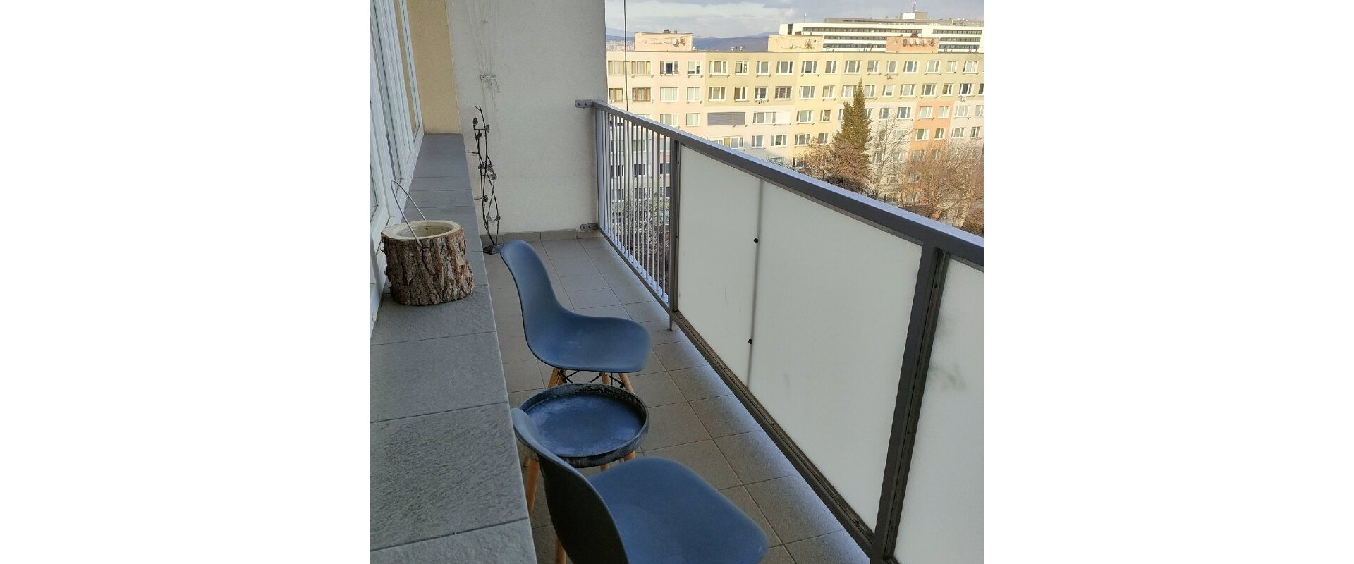 Na prenájom zariadený 3-izbový byt s loggiou -Košice, Terasa