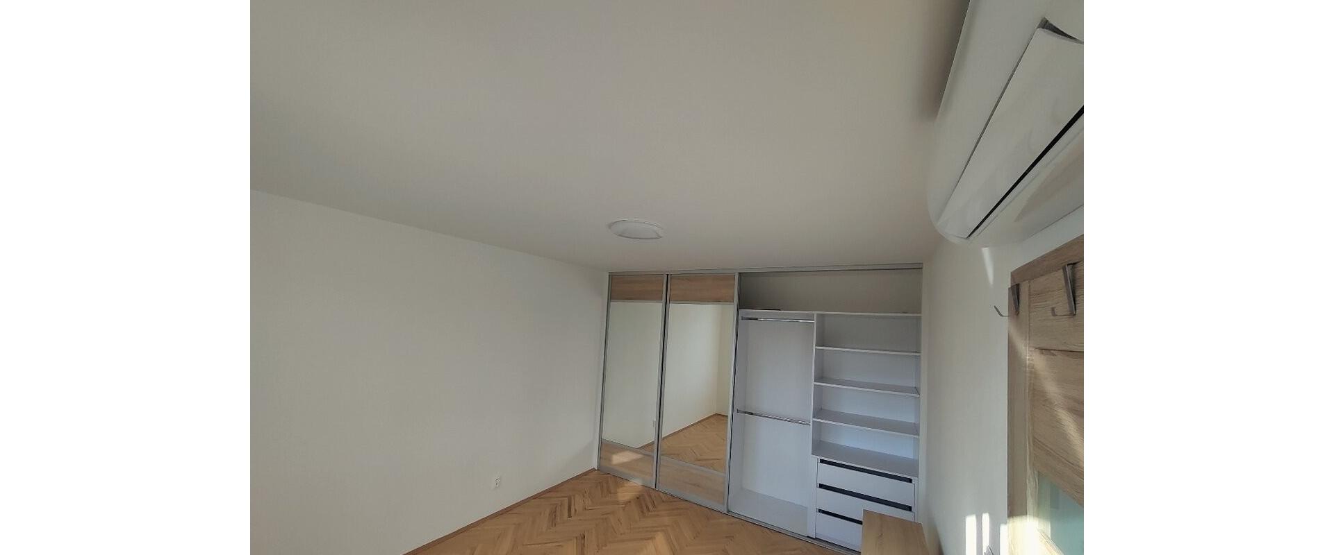 Priestranný a kompletne zrekonštruovaný 2-izbový  byt-predaj