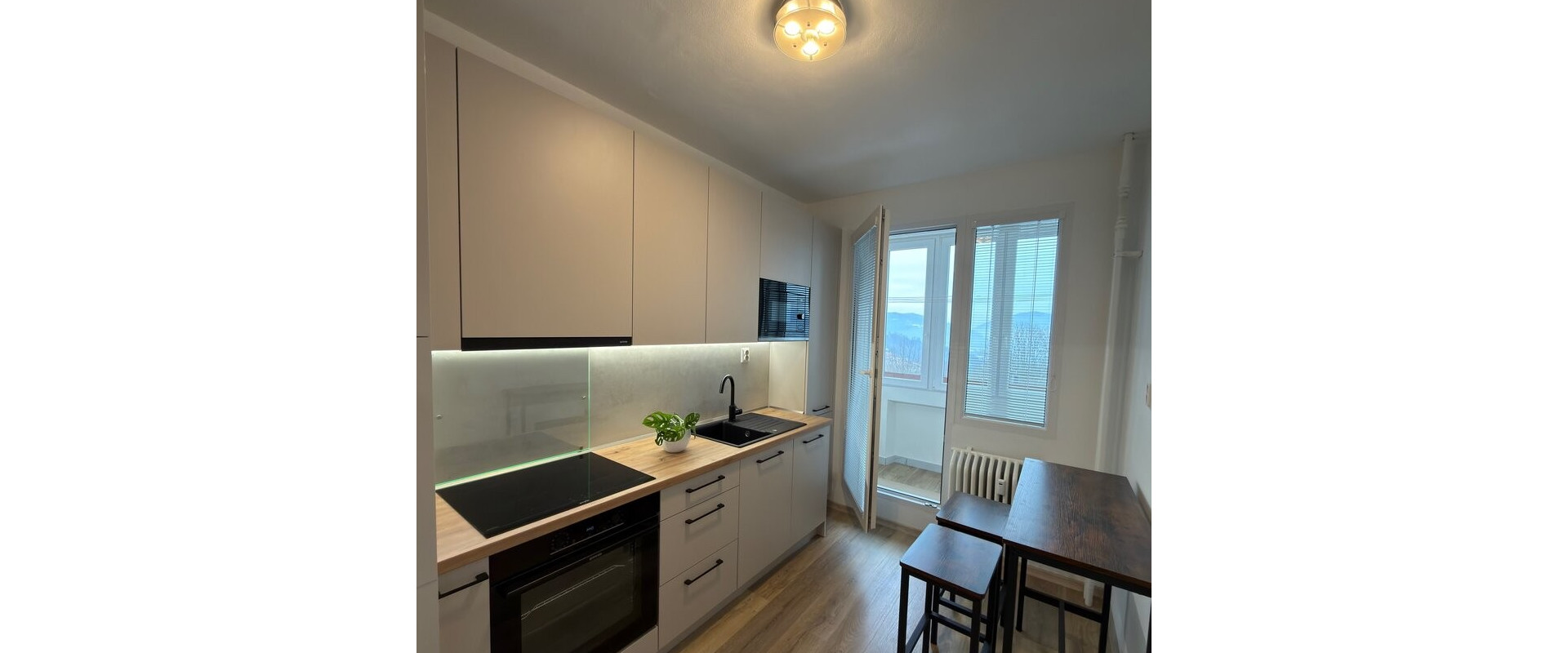 Útulný, svetlý 2-izbový byt na prenájom s balkónom, Hájik-ZA