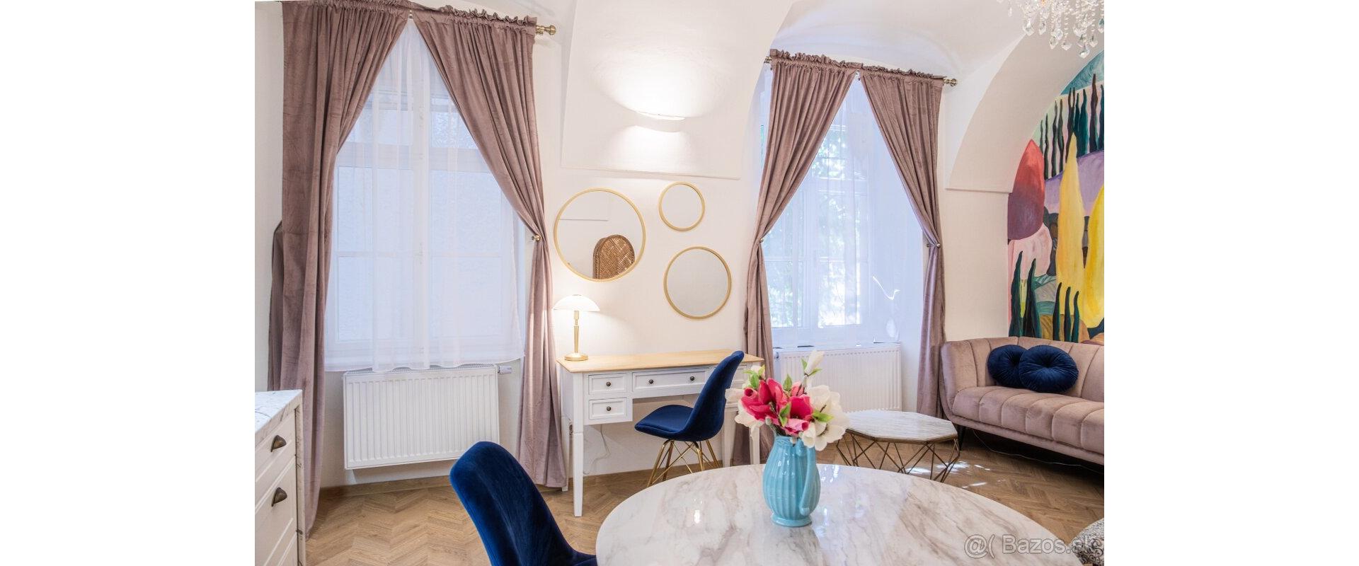 Apartmán s príbehom v historickom centre Košíc | Hlavná ulica | Airbnb investícia