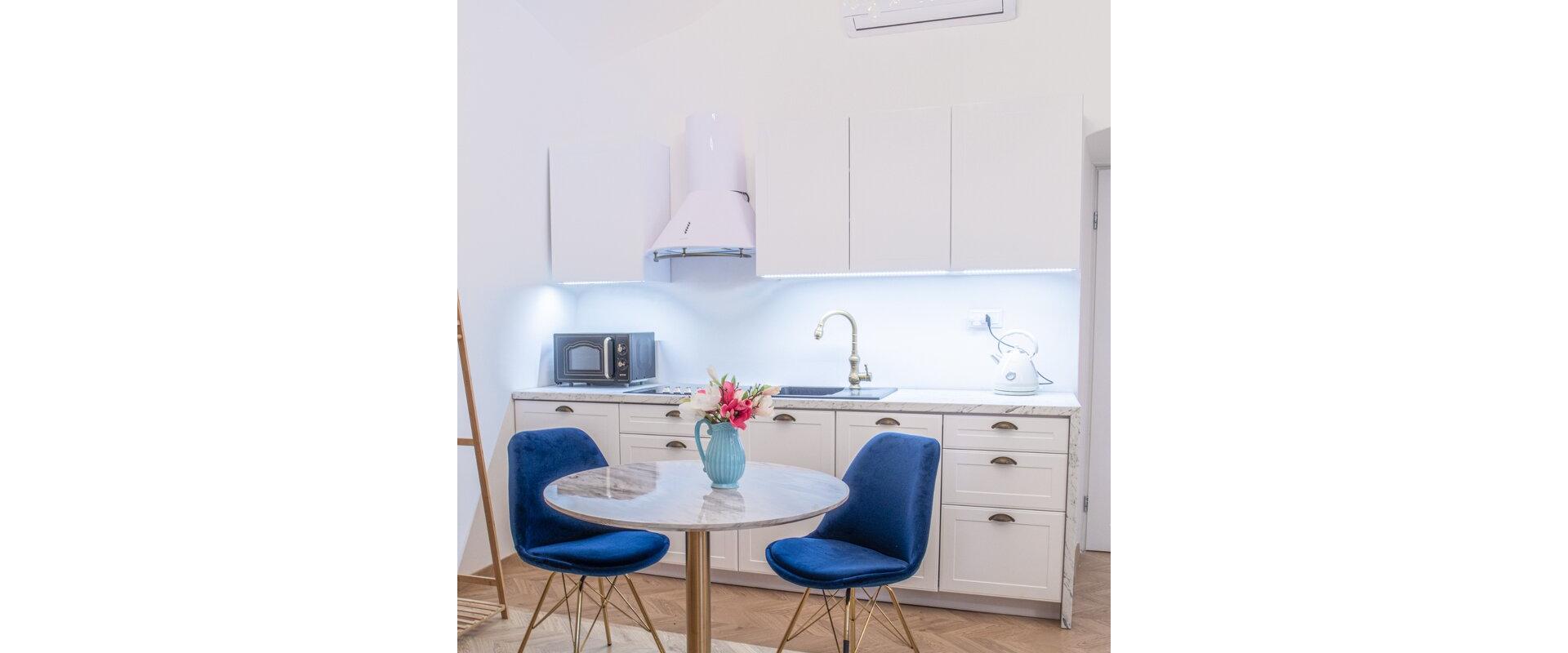 Apartmán s príbehom v historickom centre Košíc | Hlavná ulica | Airbnb investícia