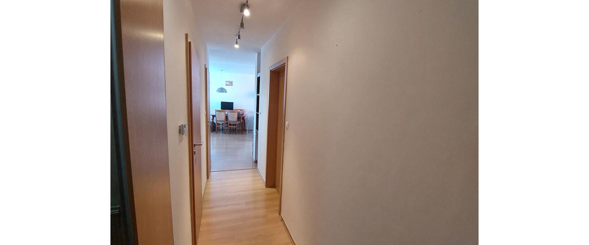 Moderný 2-izbový byt - 59 m² na prenájom v obci Mojš.