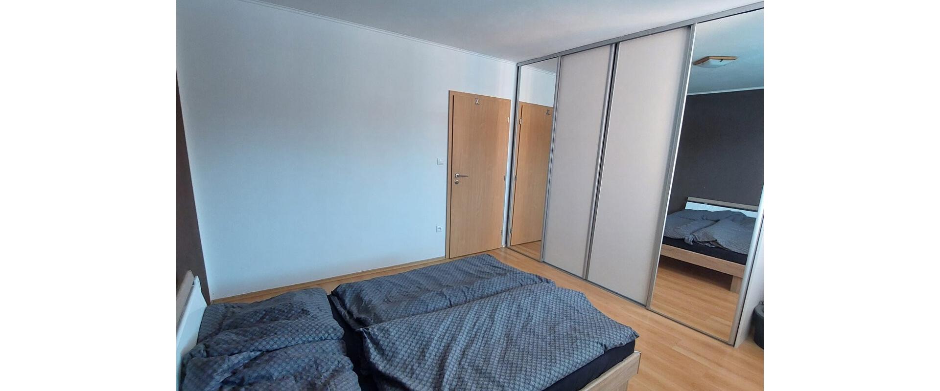Moderný 2-izbový byt - 59 m² na prenájom v obci Mojš.