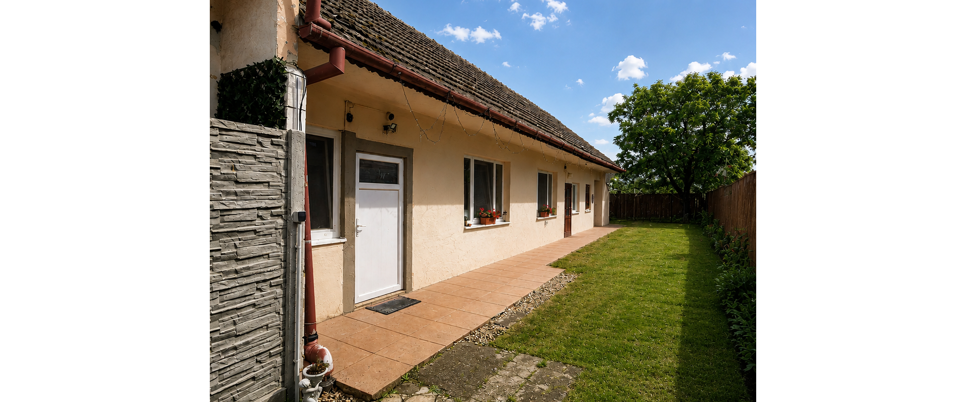 Rodinný dom s vidieckym šarmom v centre obce Láb
