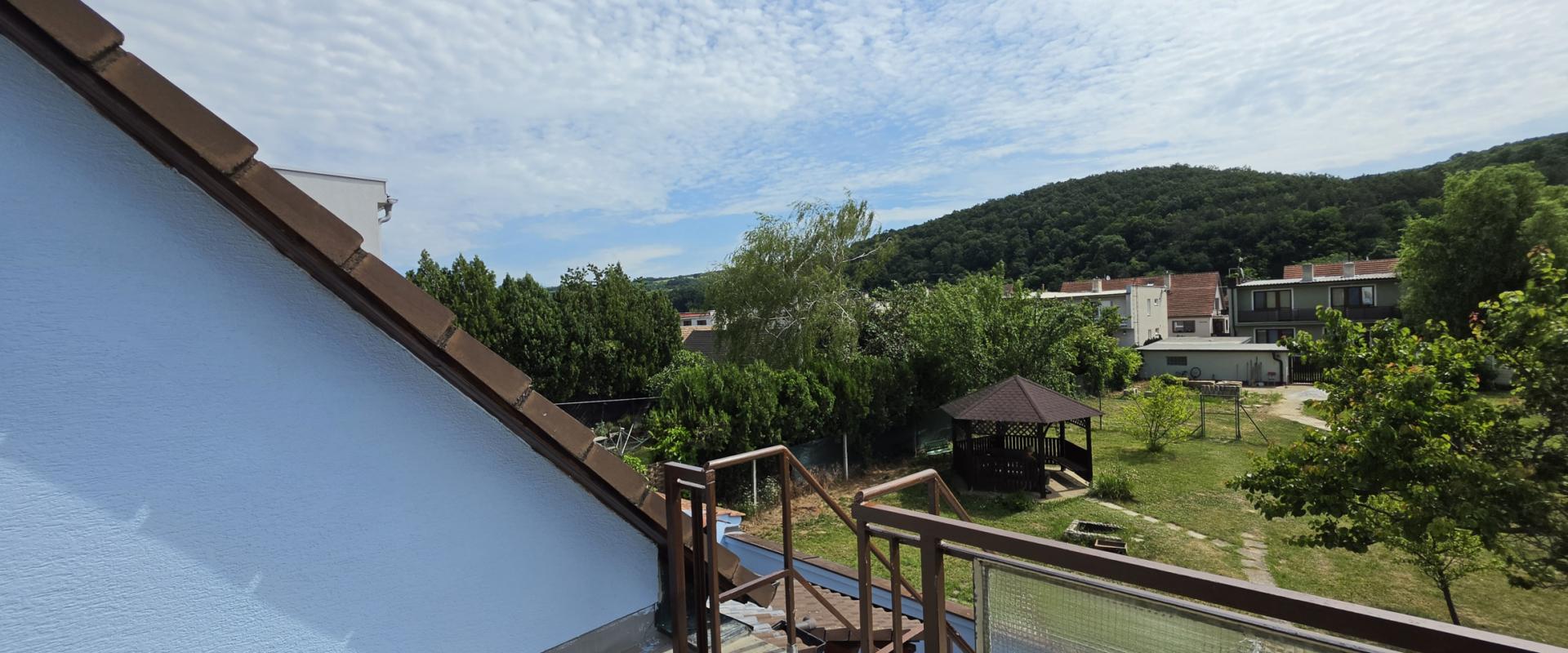 Priestranný 5-izbový dom s výťahom a veľkou záhradou