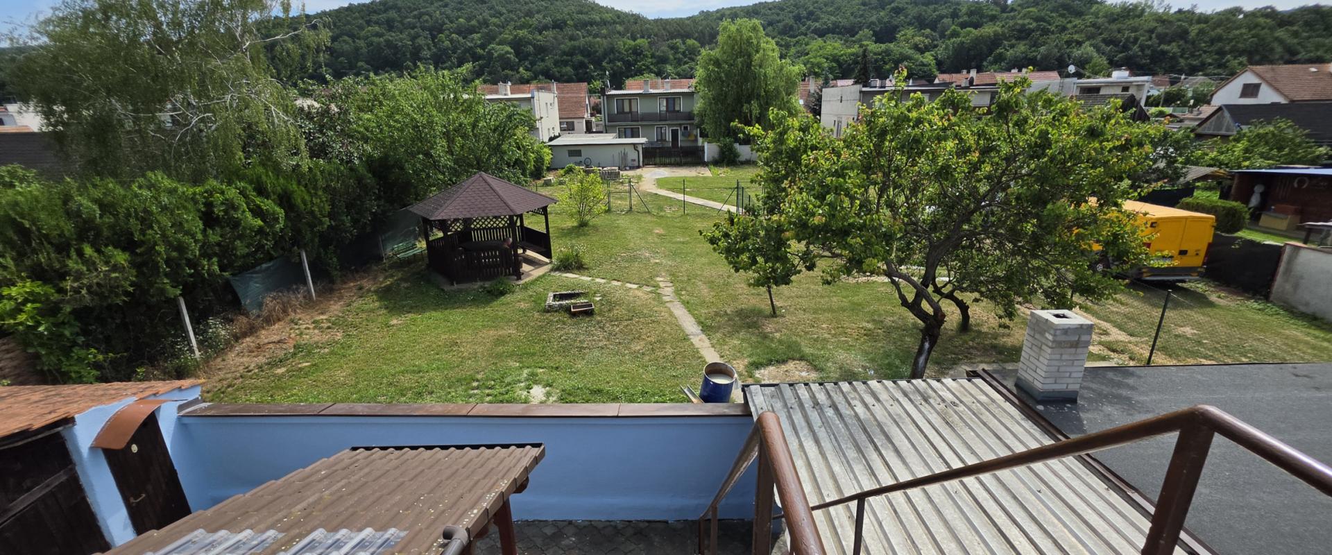 Priestranný 5-izbový dom s výťahom a veľkou záhradou