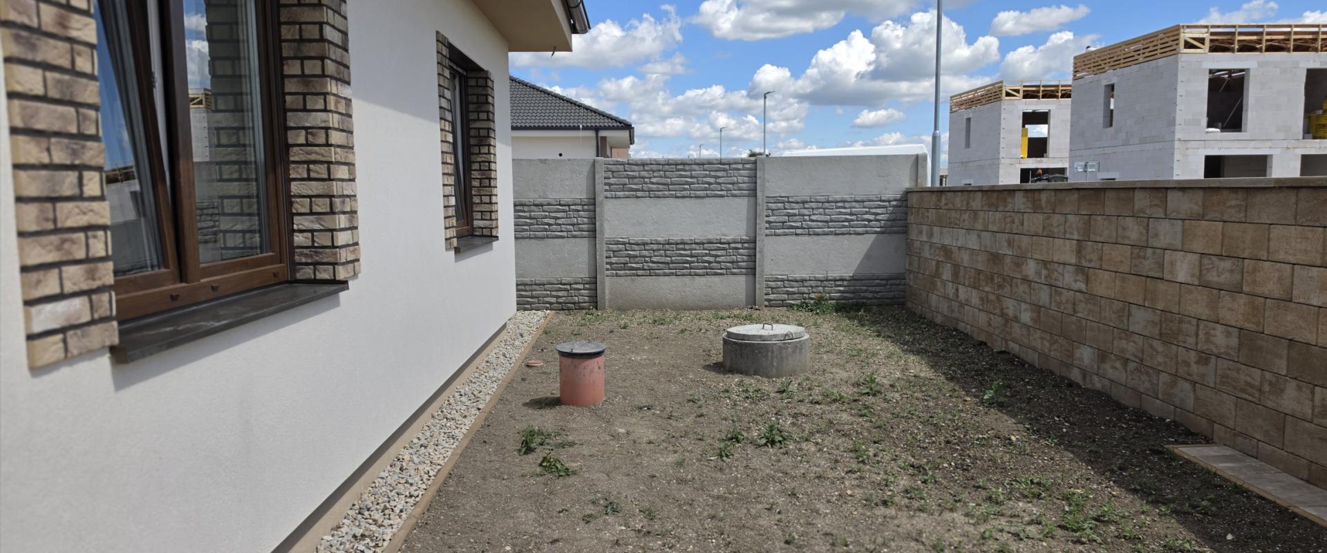 4-IZBOVÝ BUNGALOV S VEĽKOU TERASOU – LEN 5 MINÚT OD SENCA