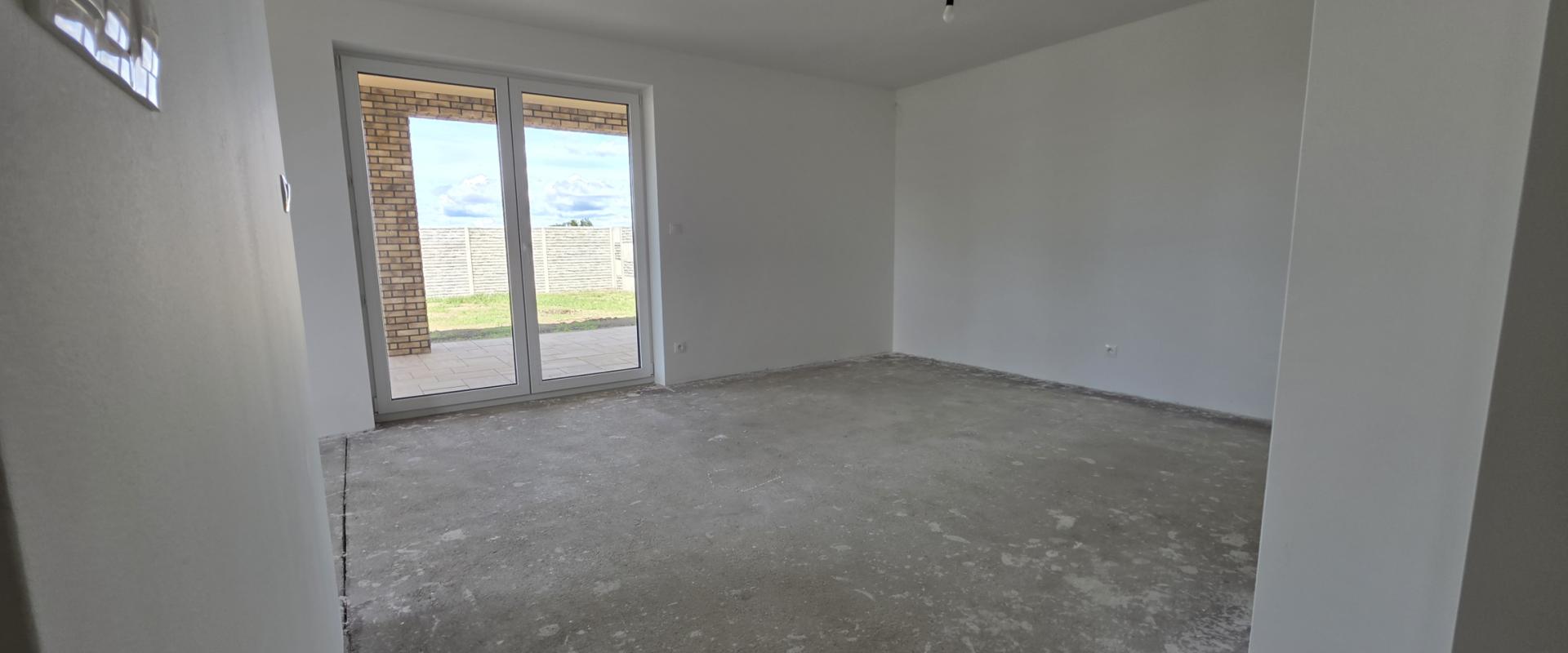 4-IZBOVÝ BUNGALOV S VEĽKOU TERASOU – LEN 5 MINÚT OD SENCA