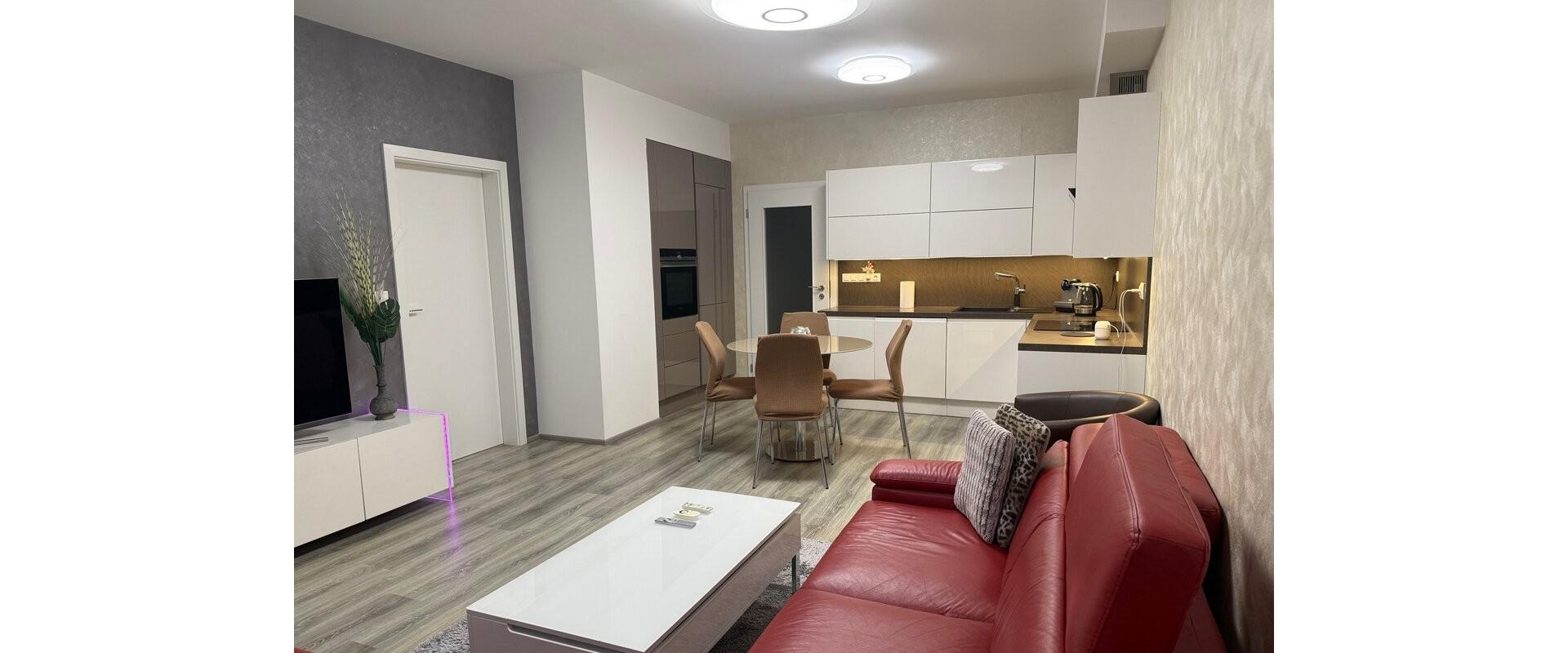Na predaj kompletne zariadený 3 - izbový byt  - 71,5 m2