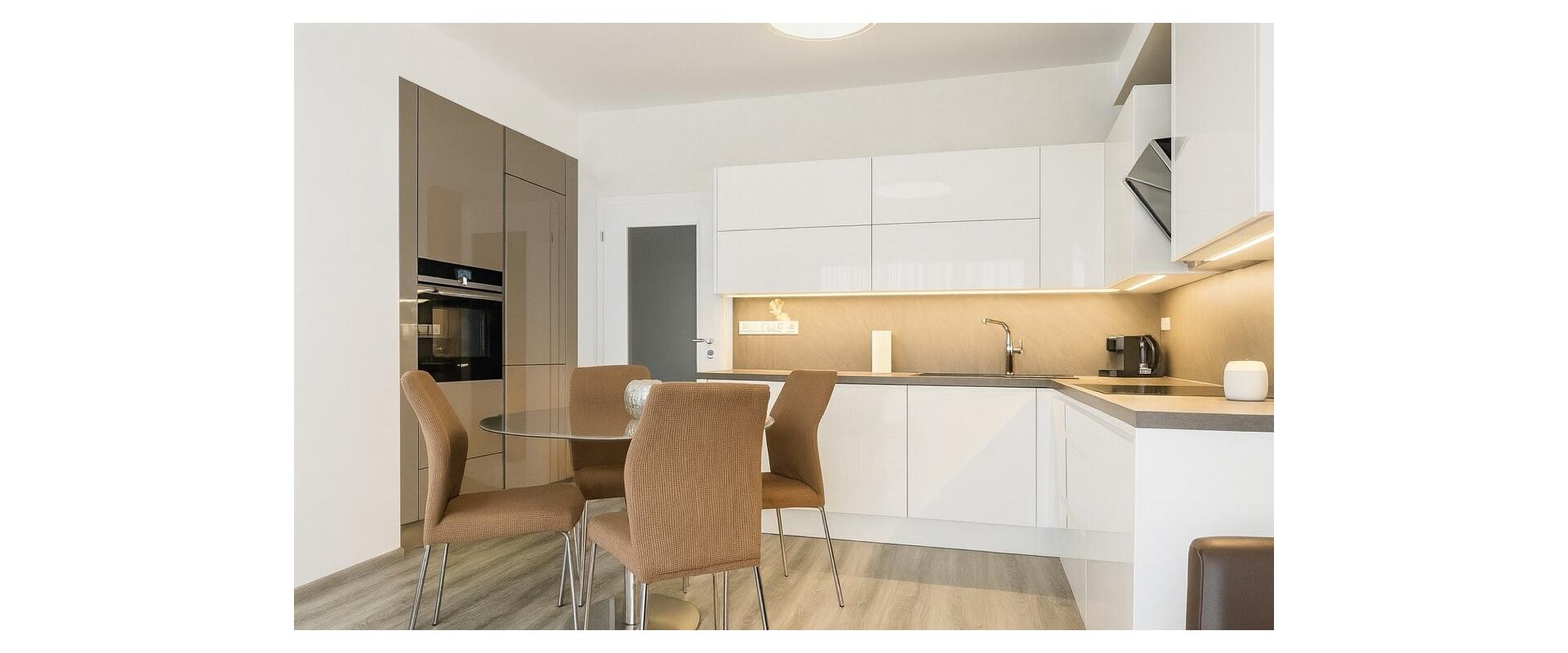 Na predaj kompletne zariadený 3 - izbový byt  - 71,5 m2